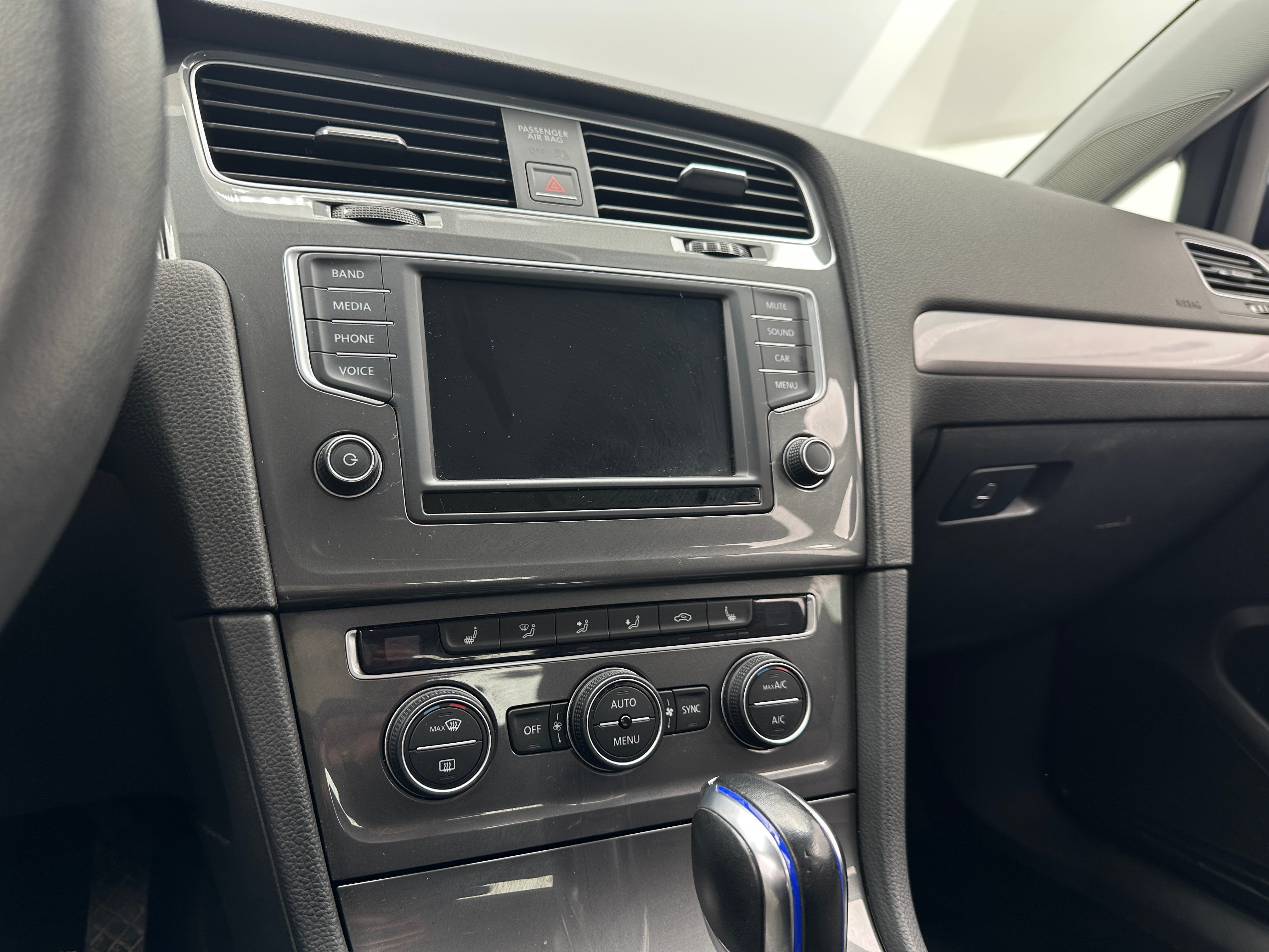 2016 Volkswagen e-Golf SE 3