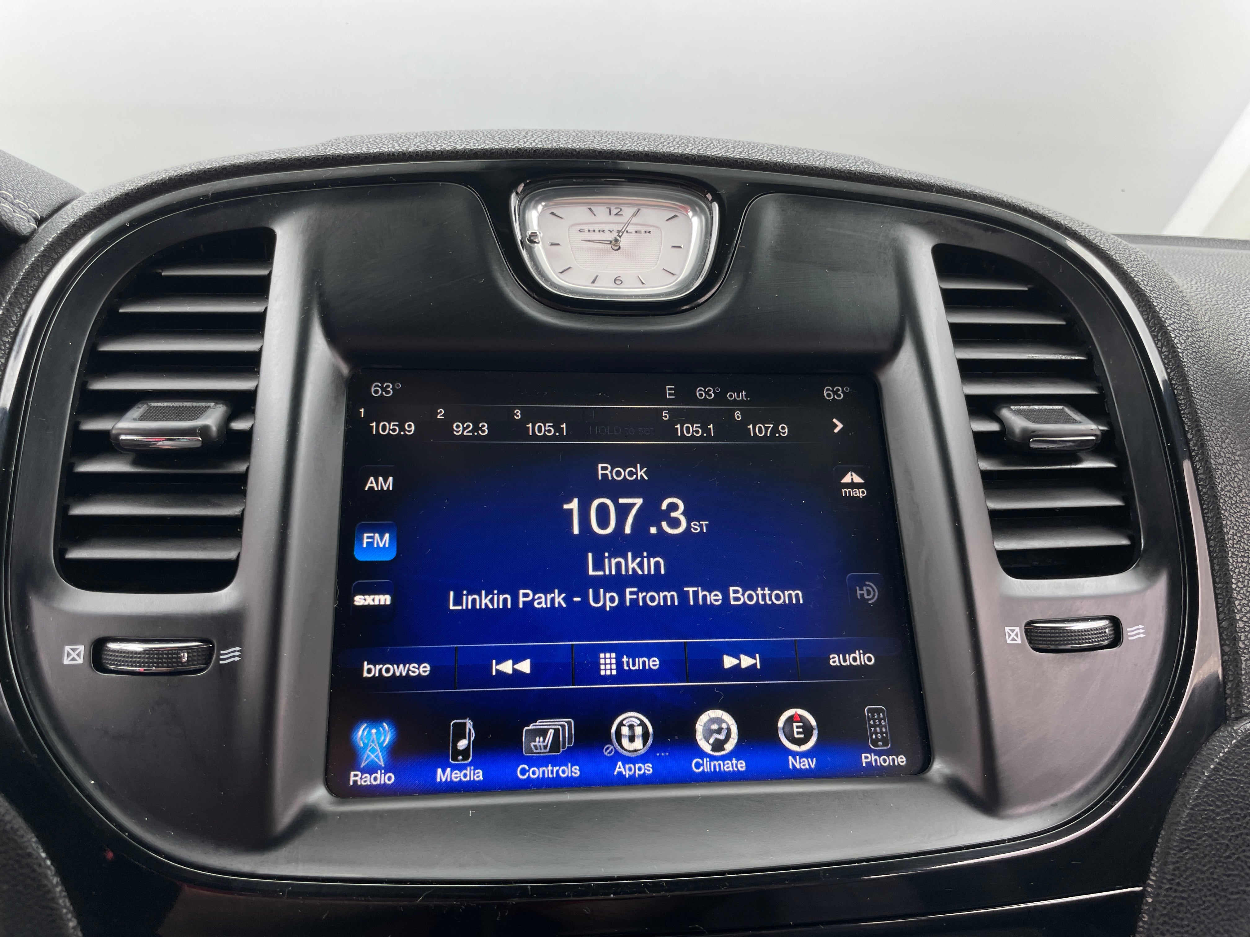 2016 Chrysler 300 S 3
