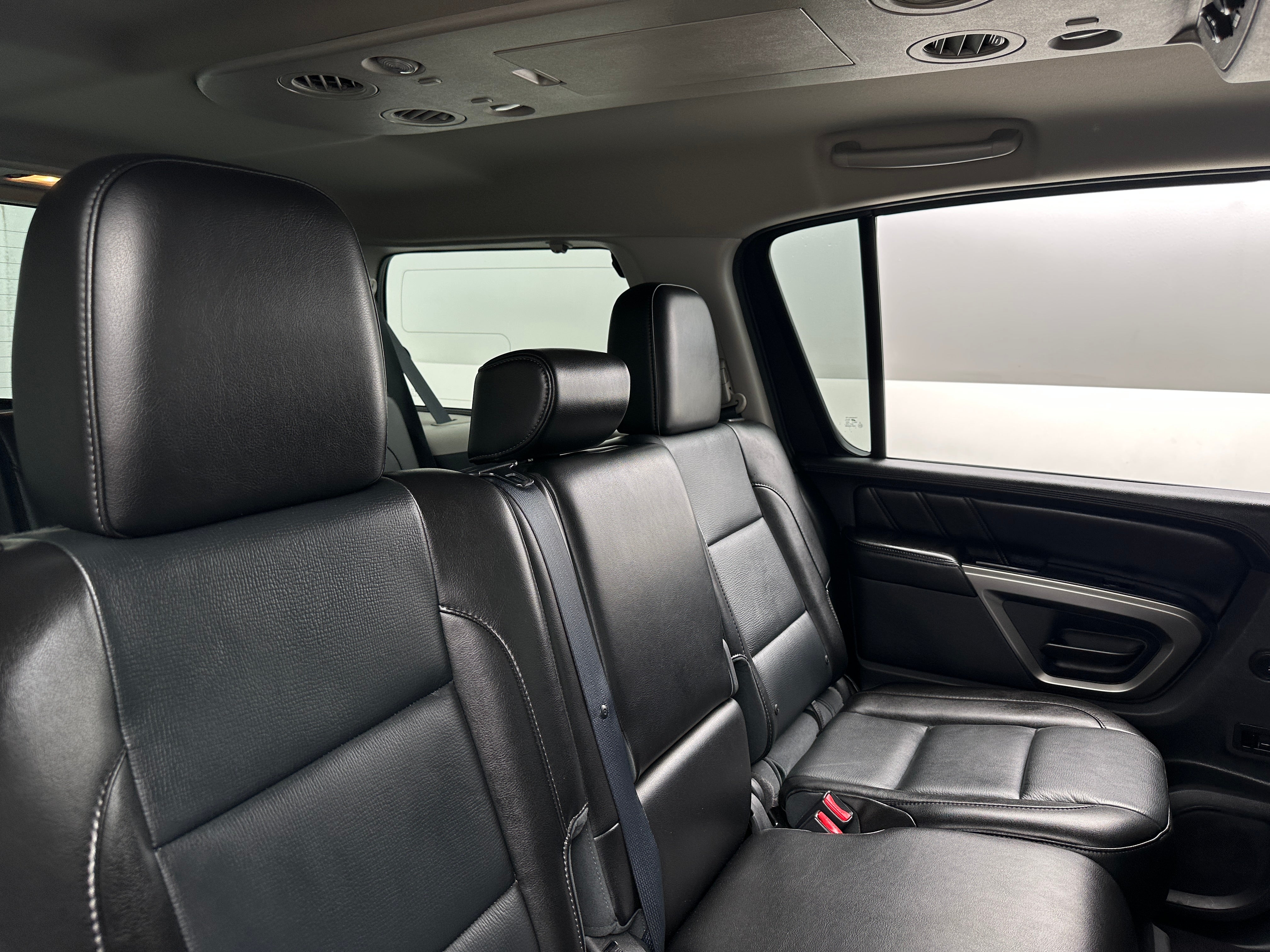 2015 Nissan Armada SL 5