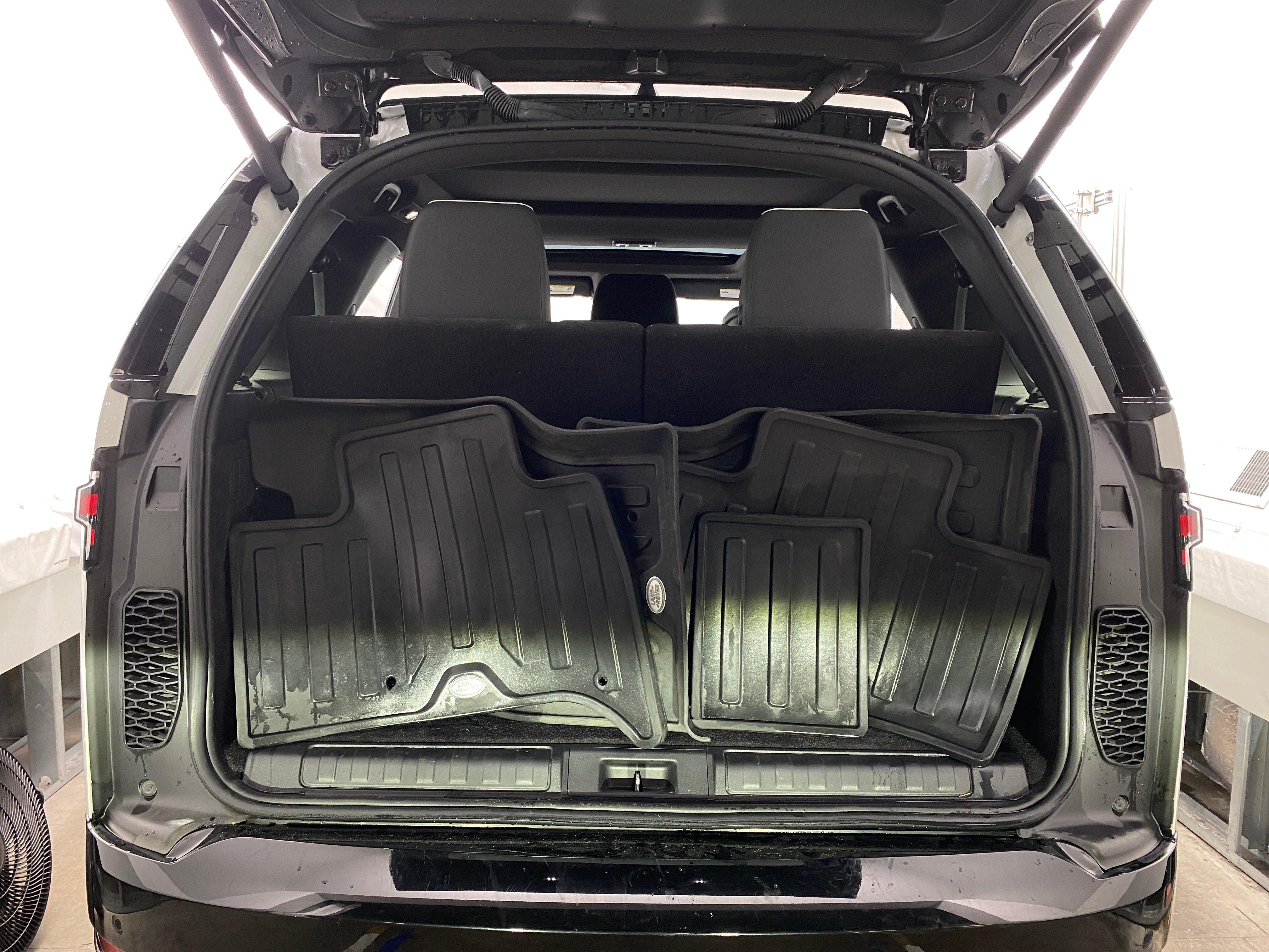 2022 Land Rover Discovery R-Dynamic S 6