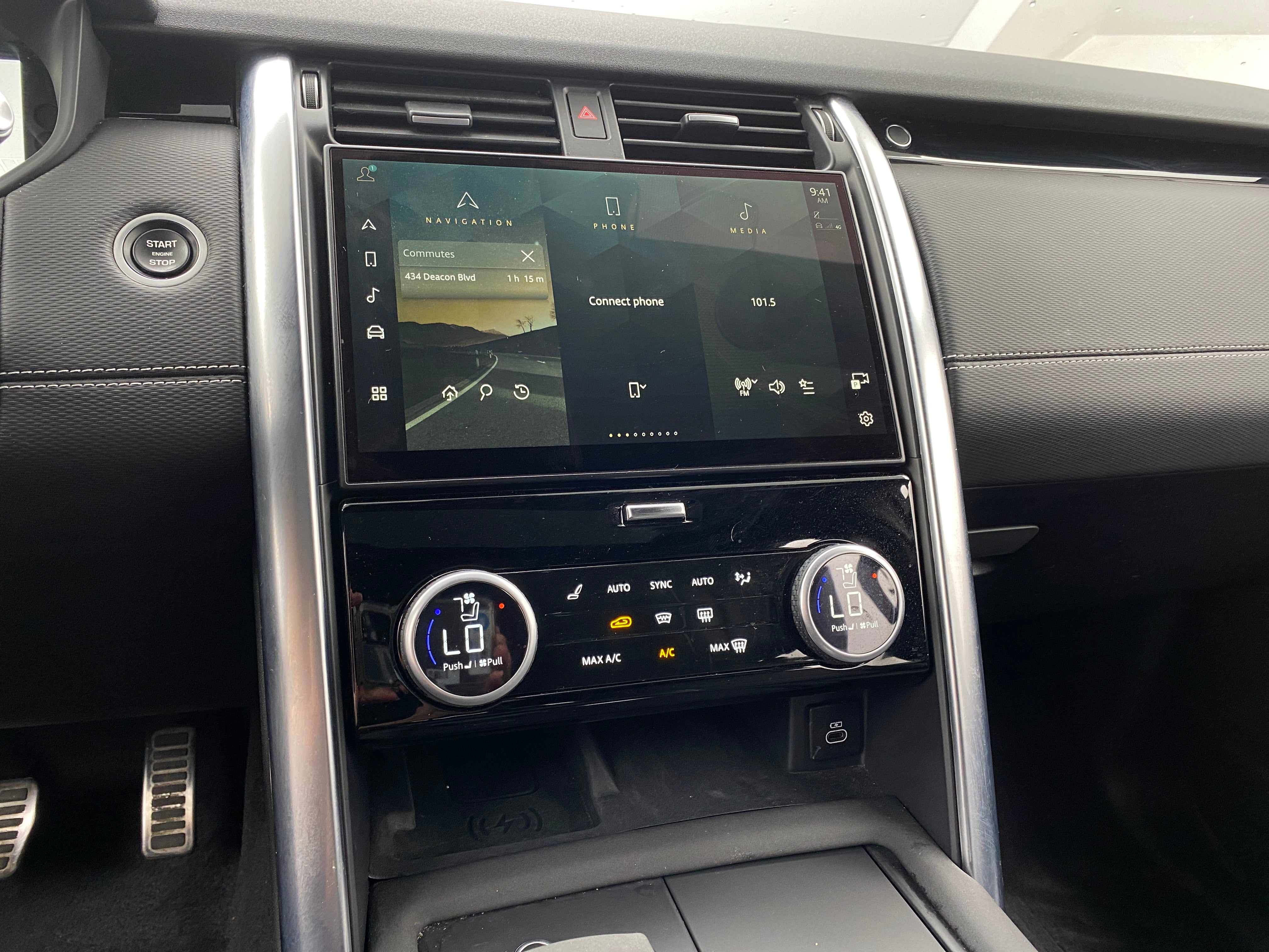 2022 Land Rover Discovery R-Dynamic S 3