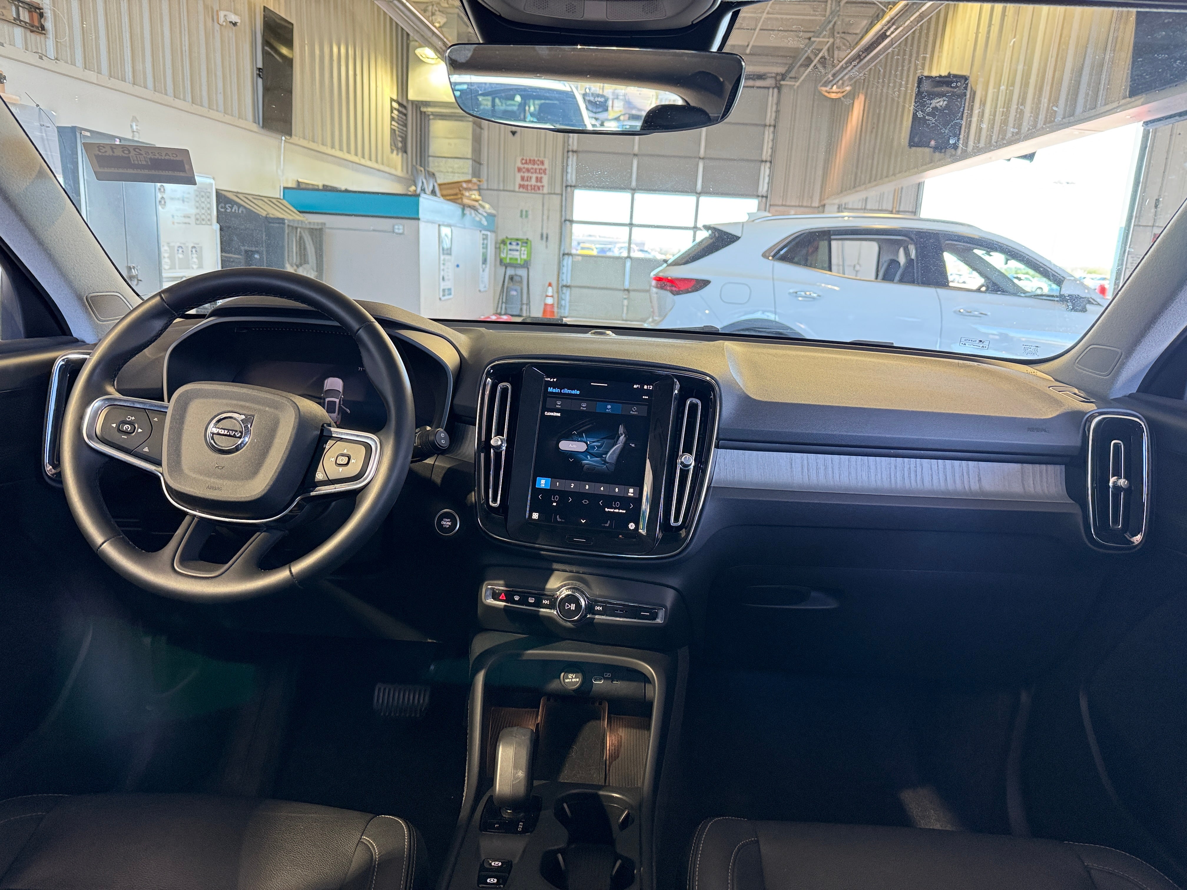 2024 Volvo XC40 B5 Core 2