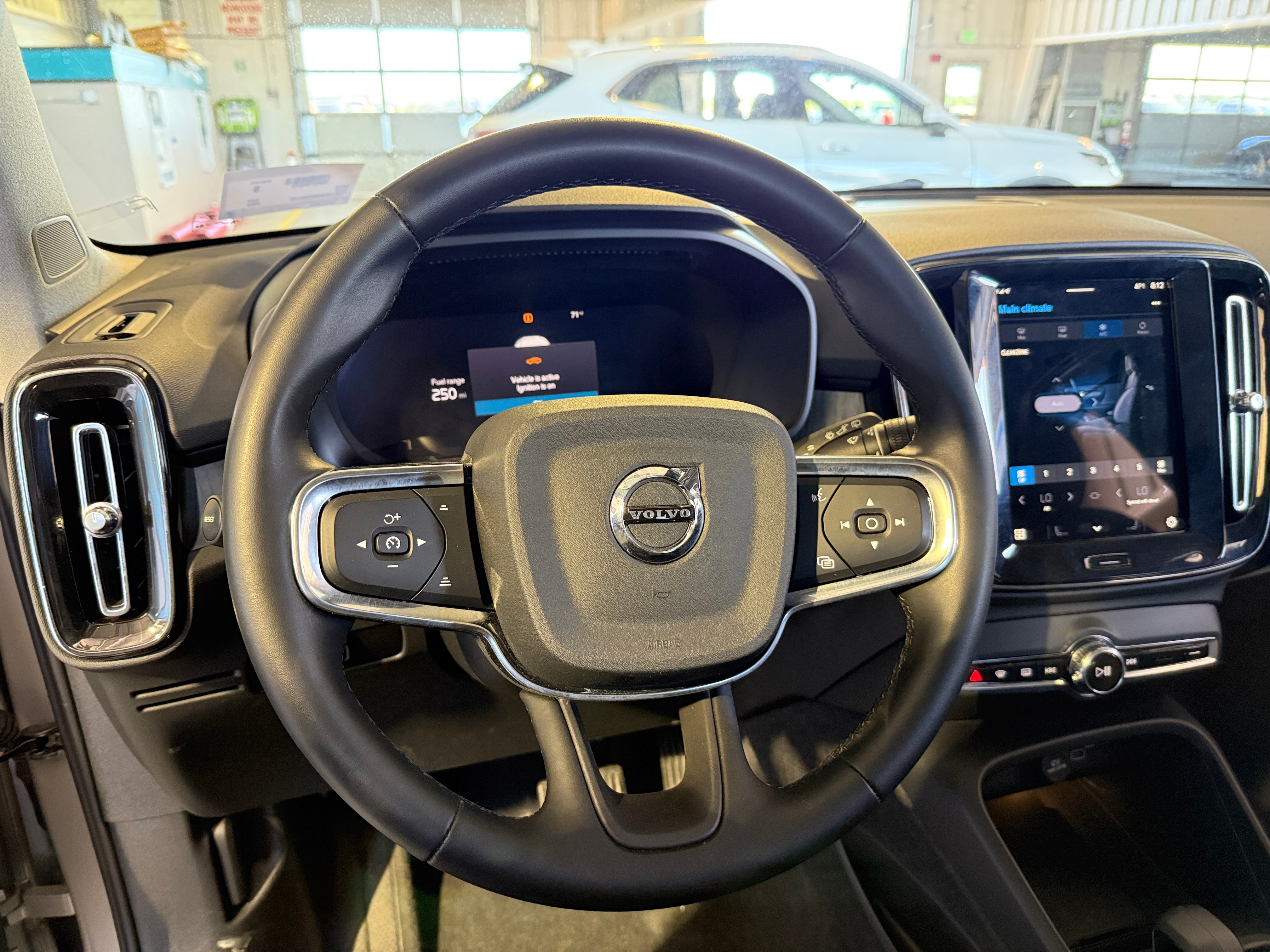 2024 Volvo XC40 B5 Core 4