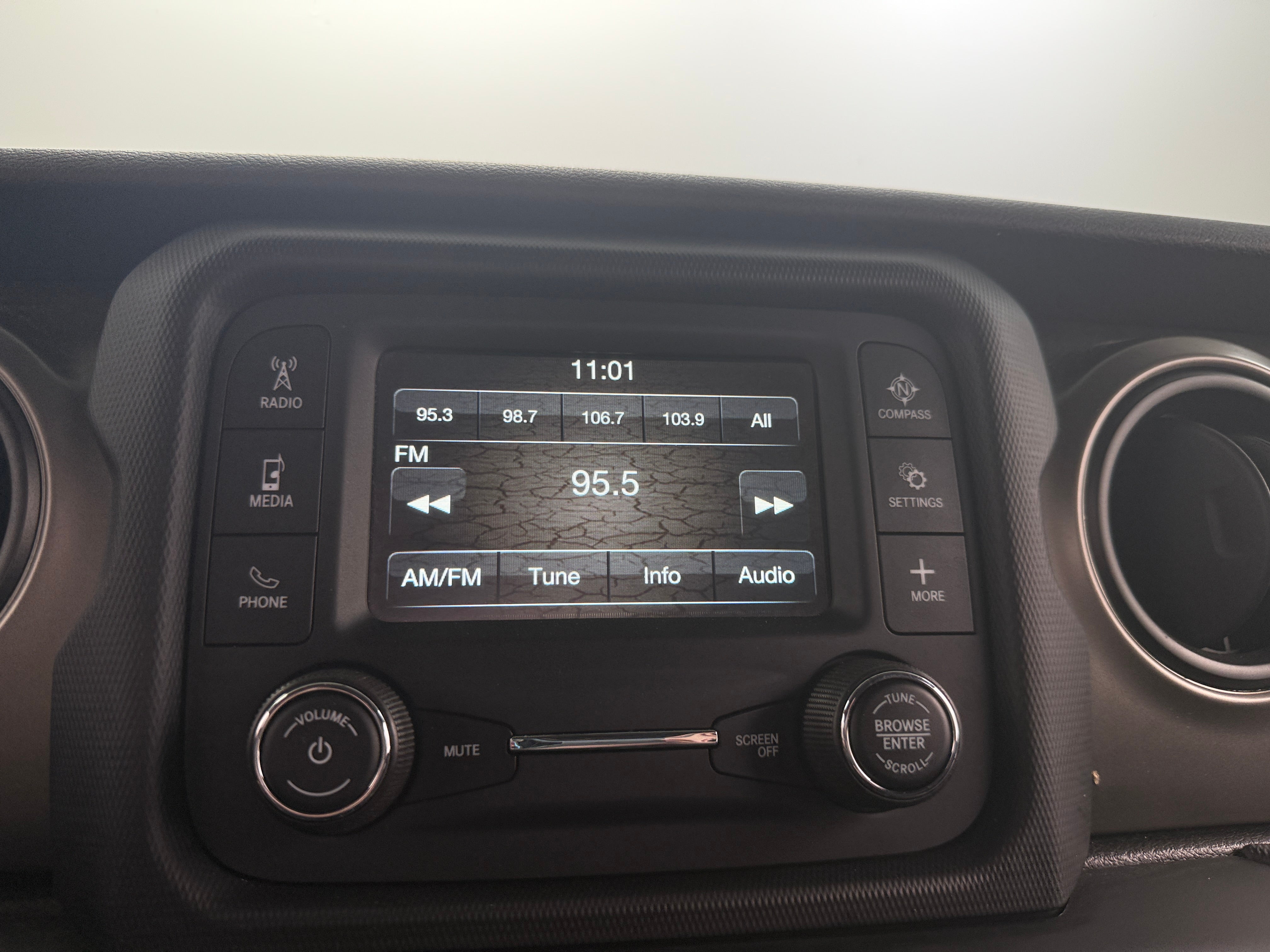 2019 Jeep Wrangler Sport S 4