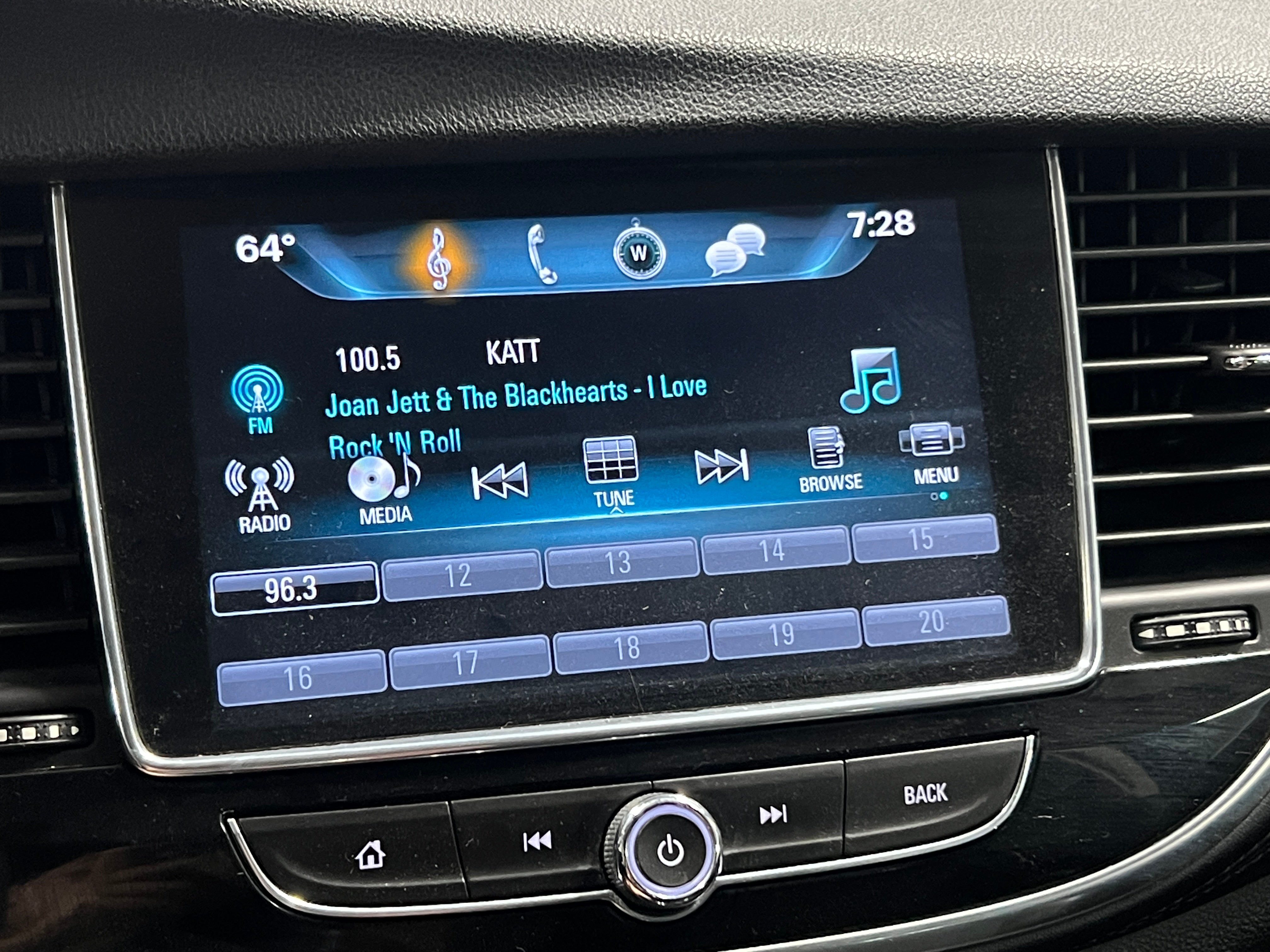 2018 Buick Encore Sport Touring 3