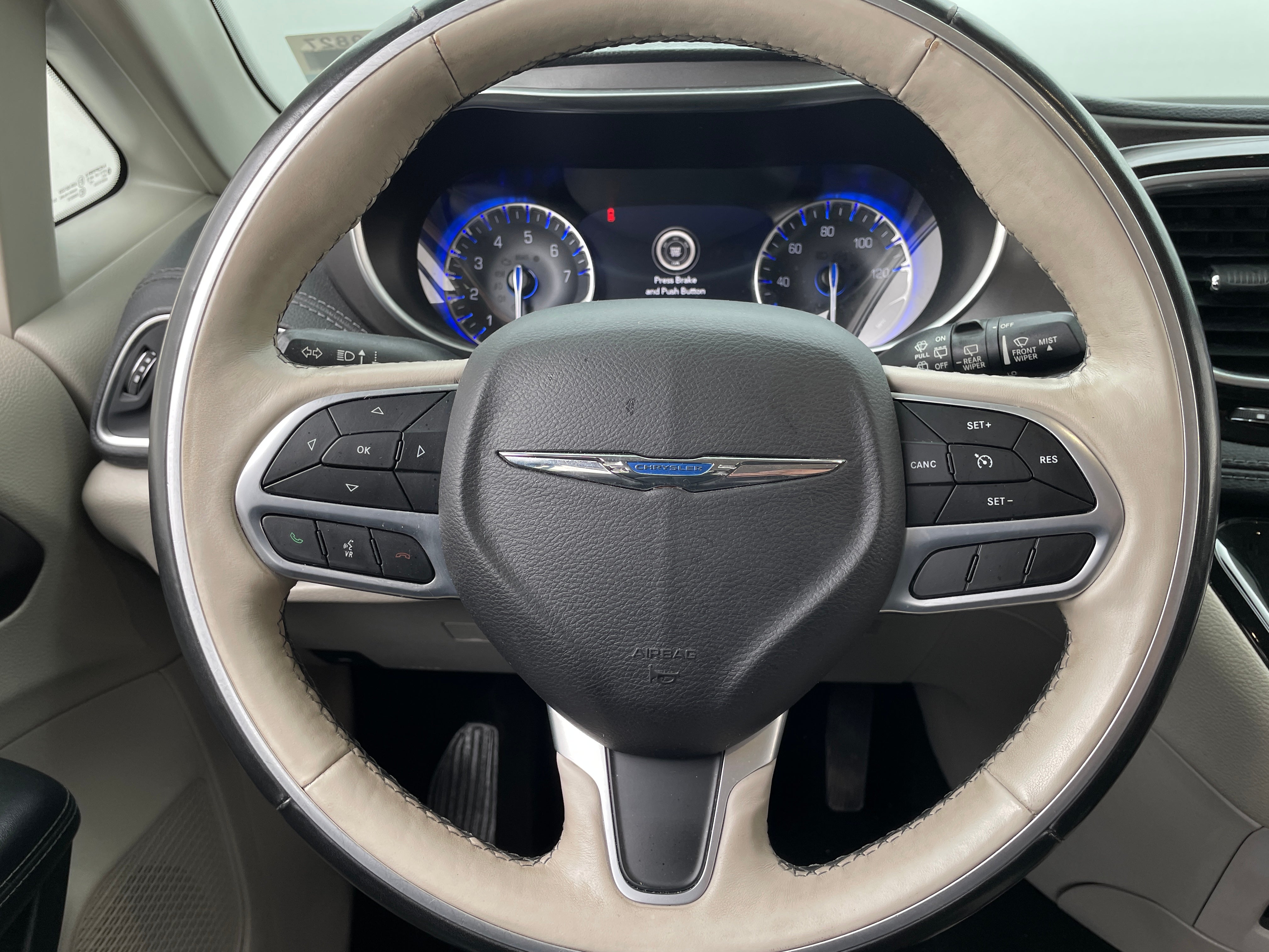 2019 Chrysler Pacifica Limited 4