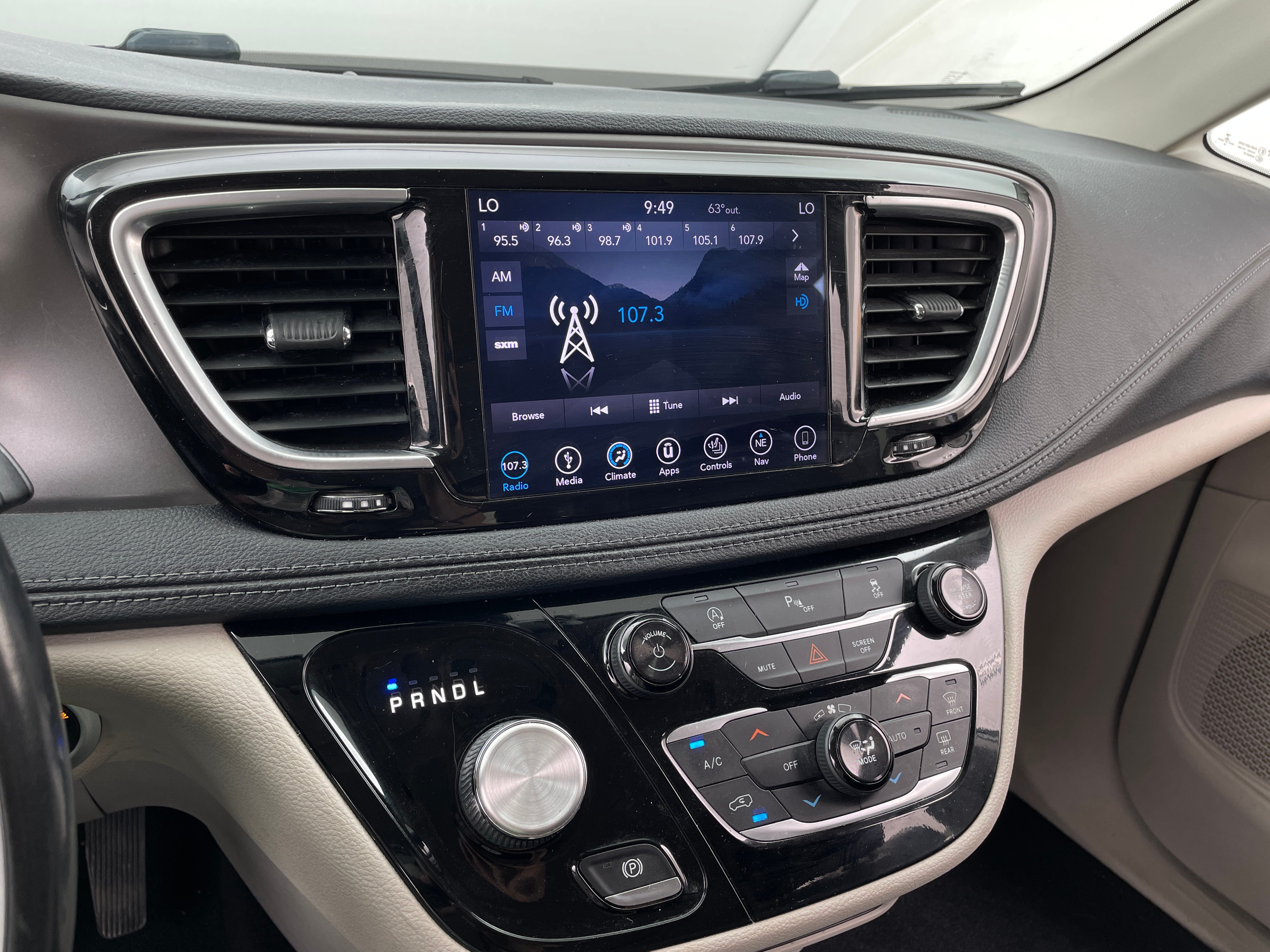 2019 Chrysler Pacifica Limited 3