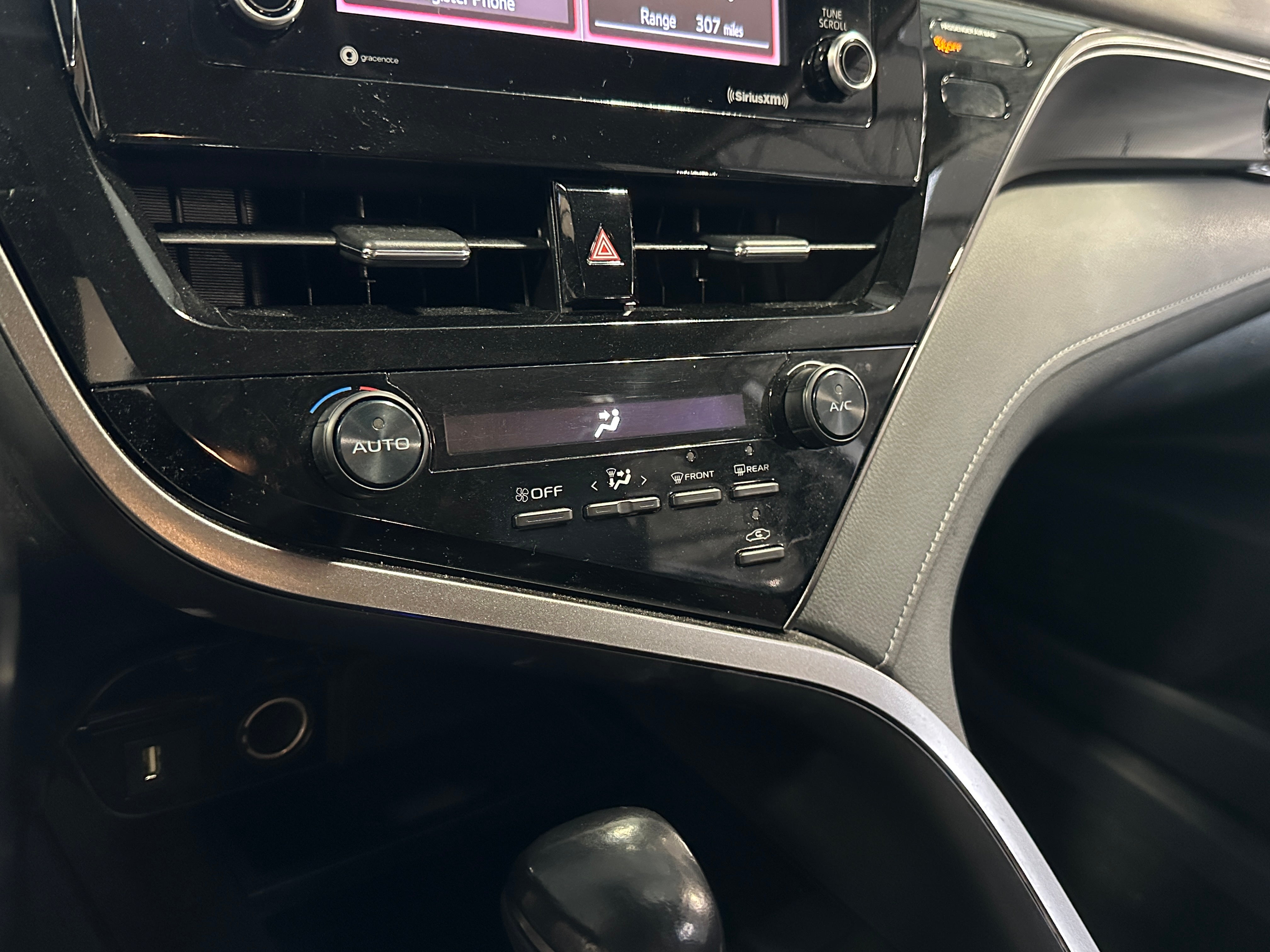 2021 Toyota Camry SE 4