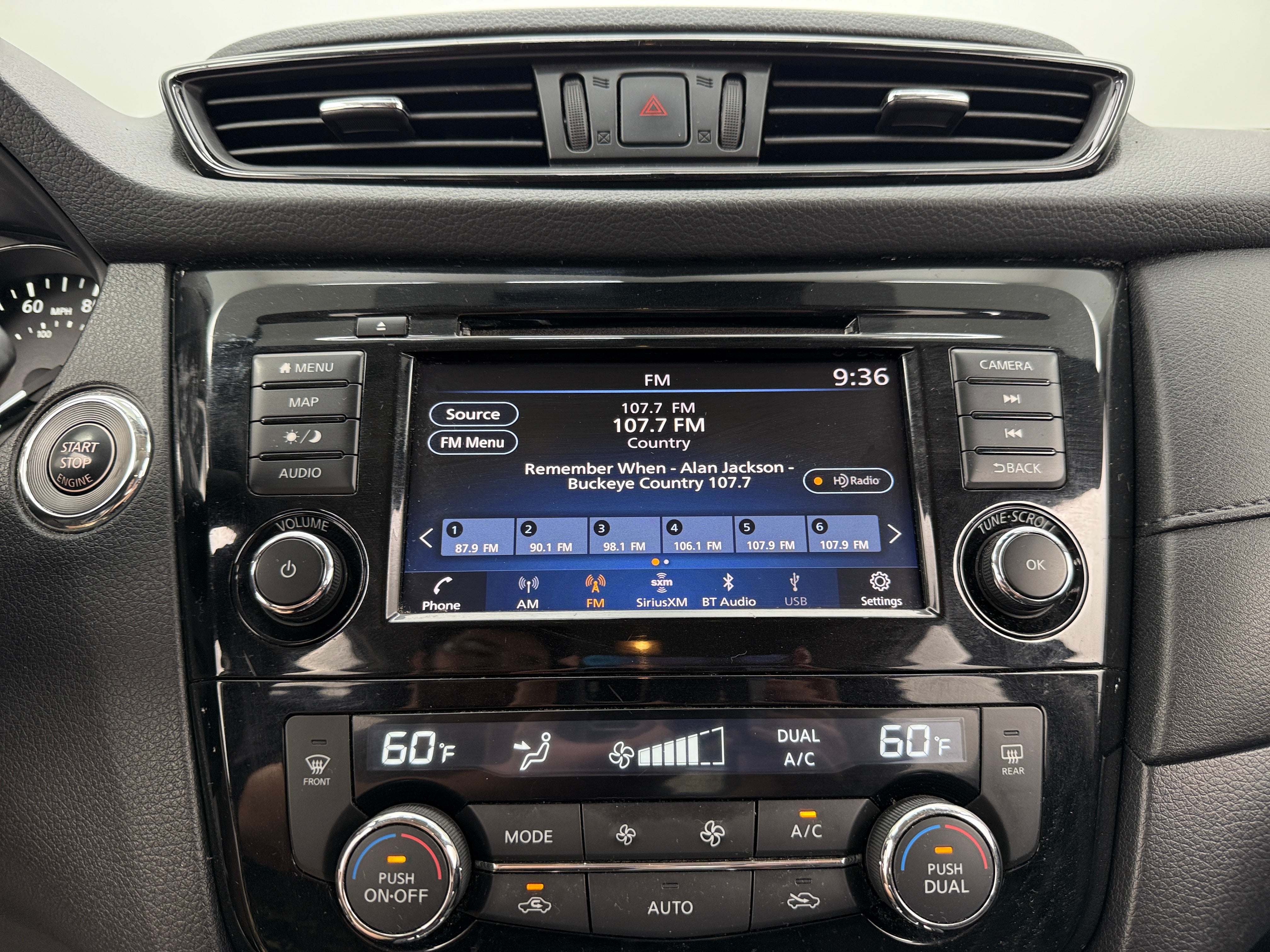 2019 Nissan Rogue SV 4