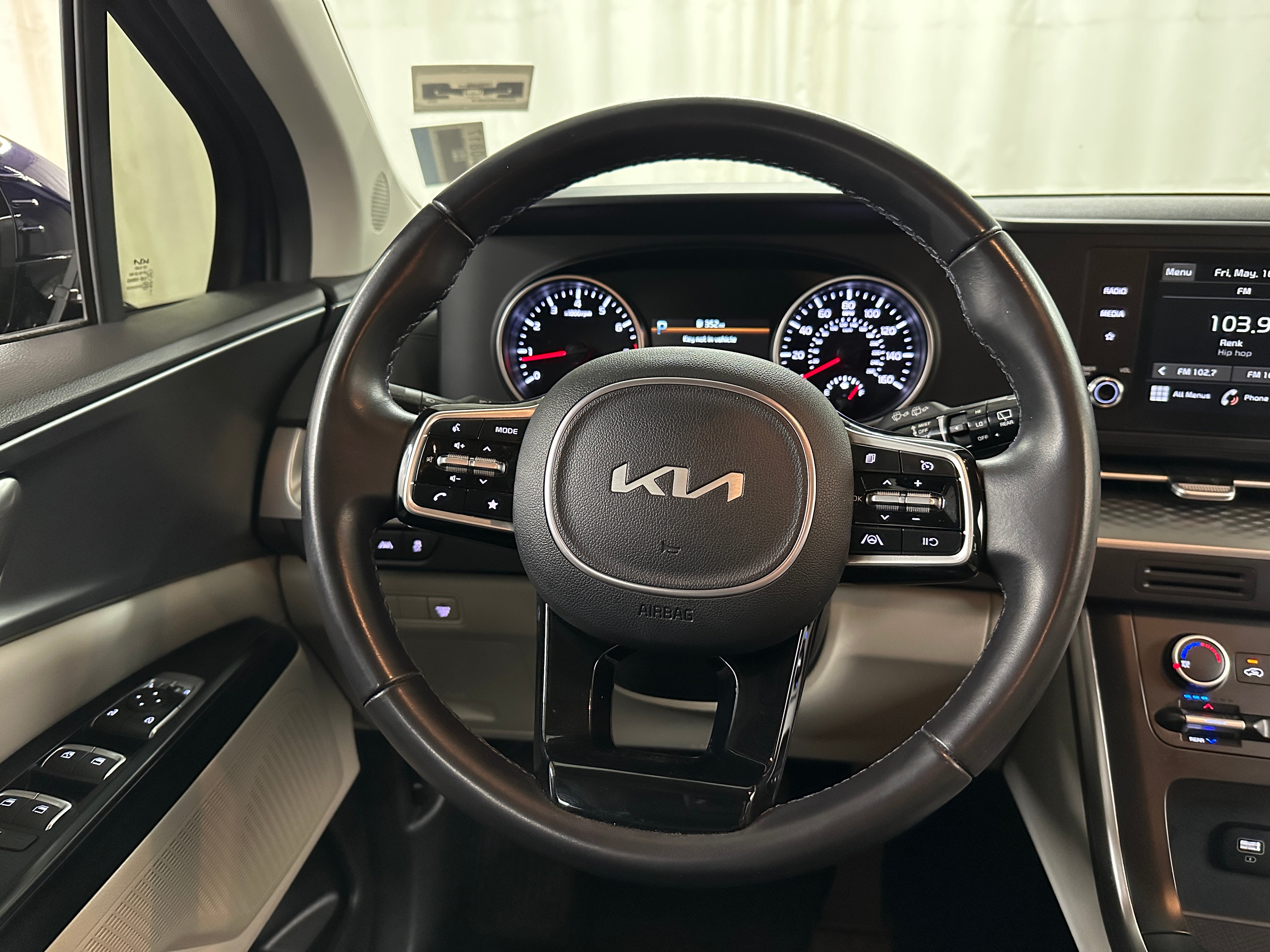 2023 Kia Carnival LX 4