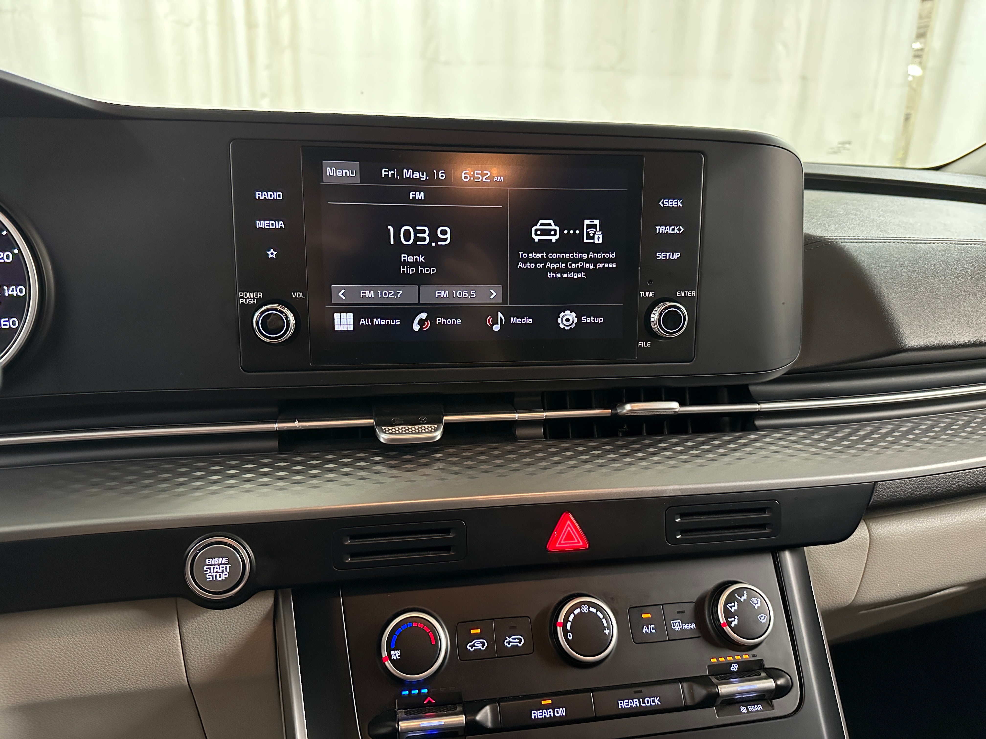 2023 Kia Carnival LX 3