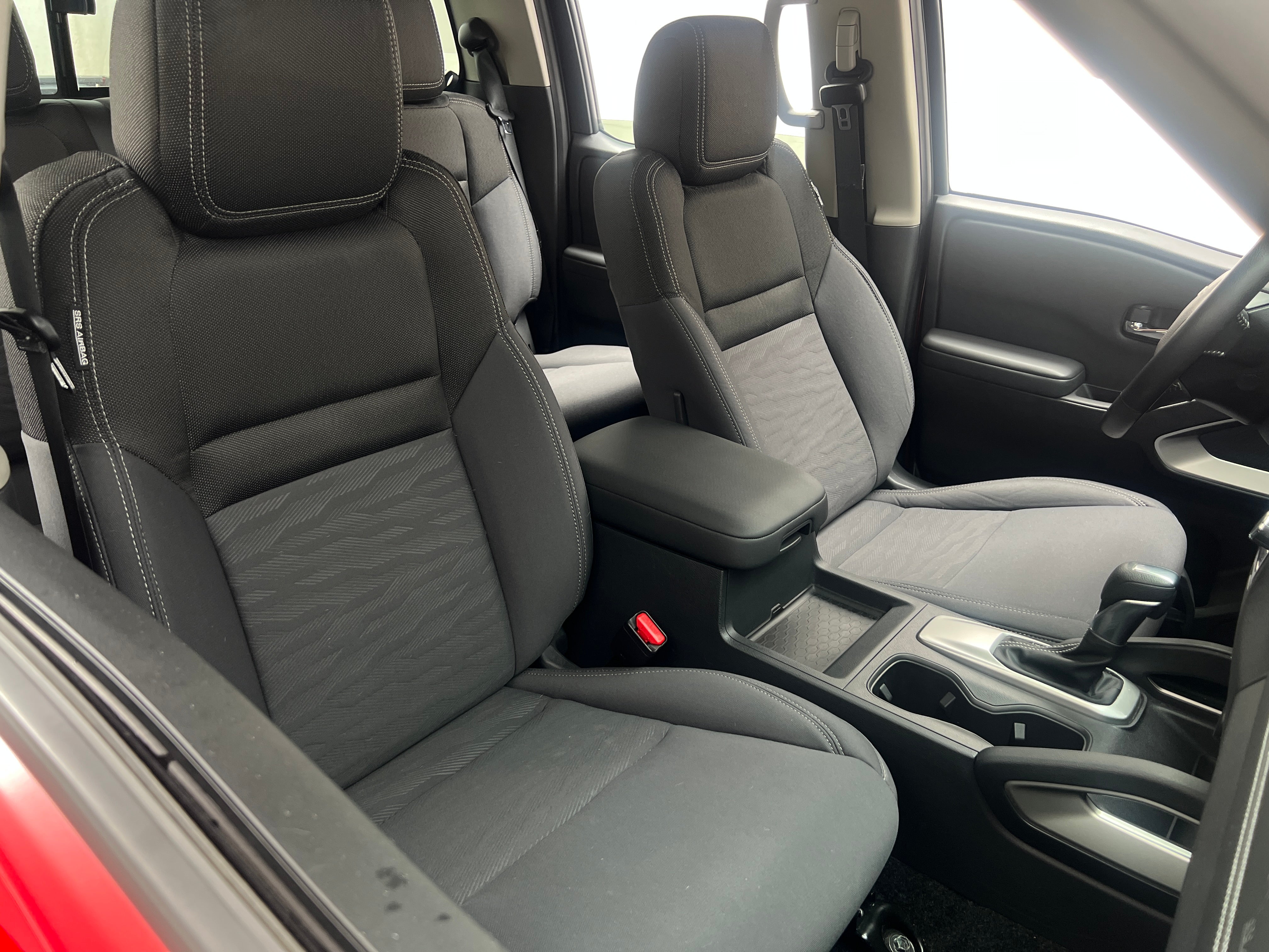 2022 Nissan Frontier SV 2