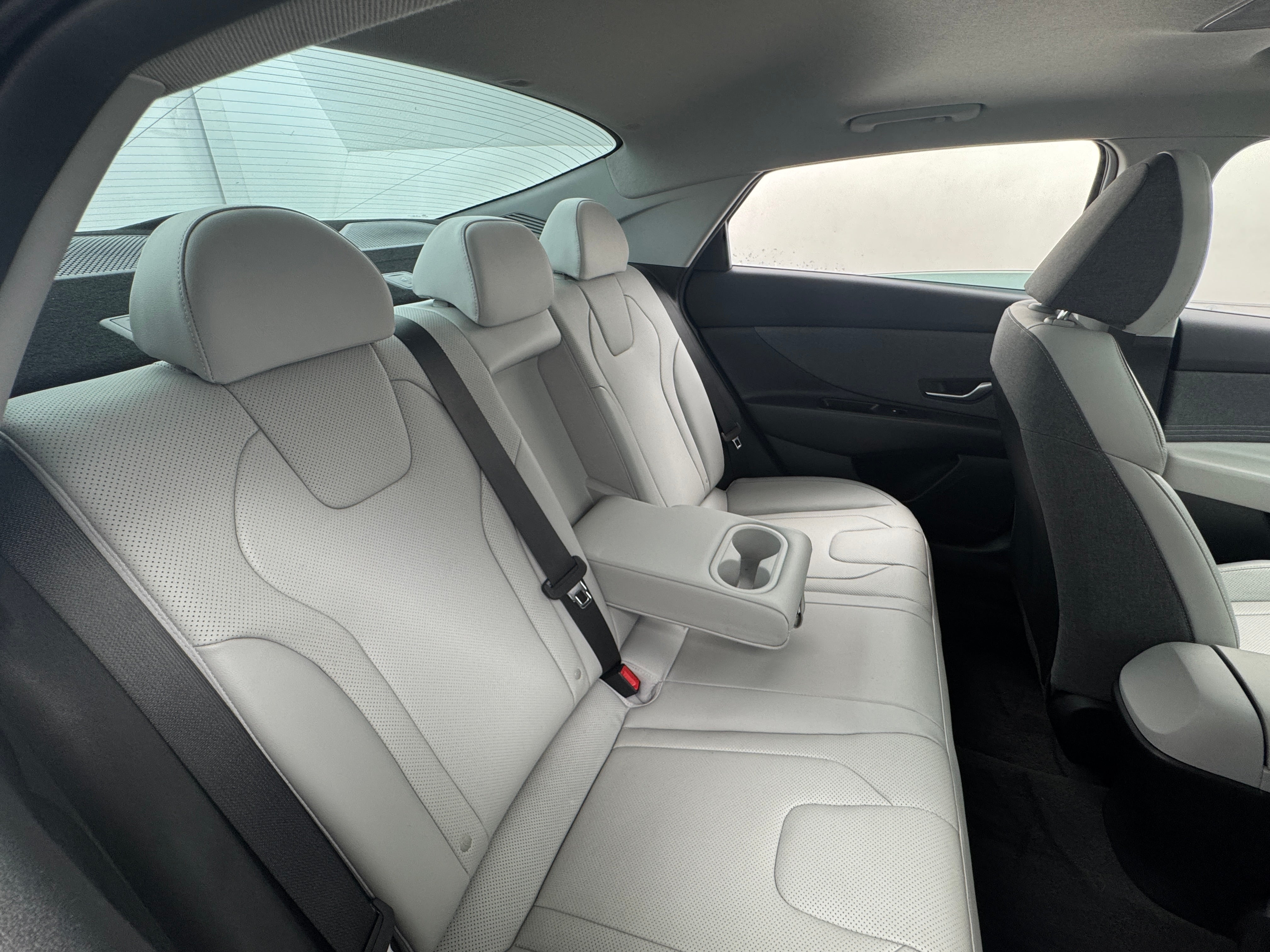 2022 Hyundai Elantra Limited Edition 5
