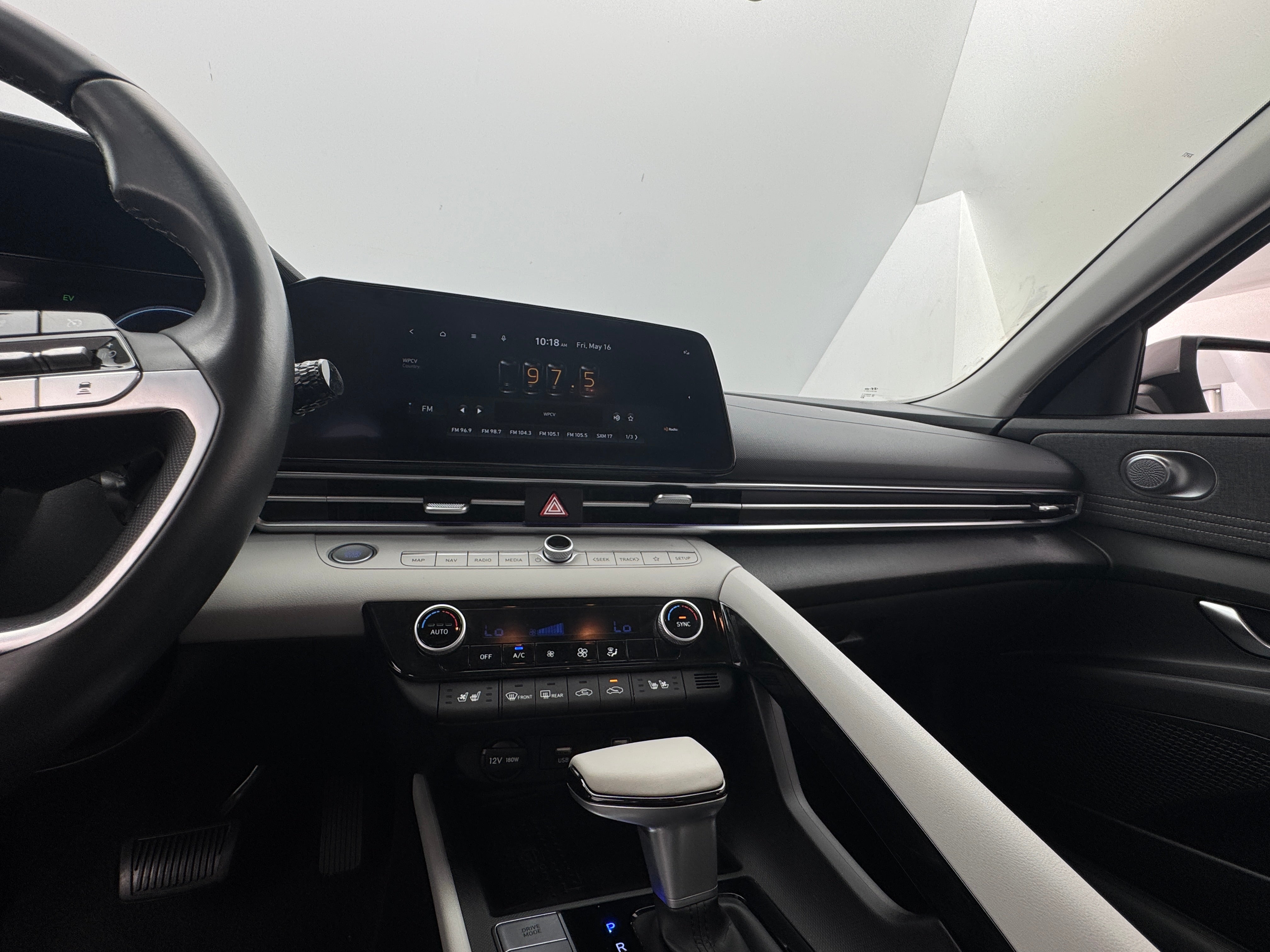 2022 Hyundai Elantra Limited Edition 3