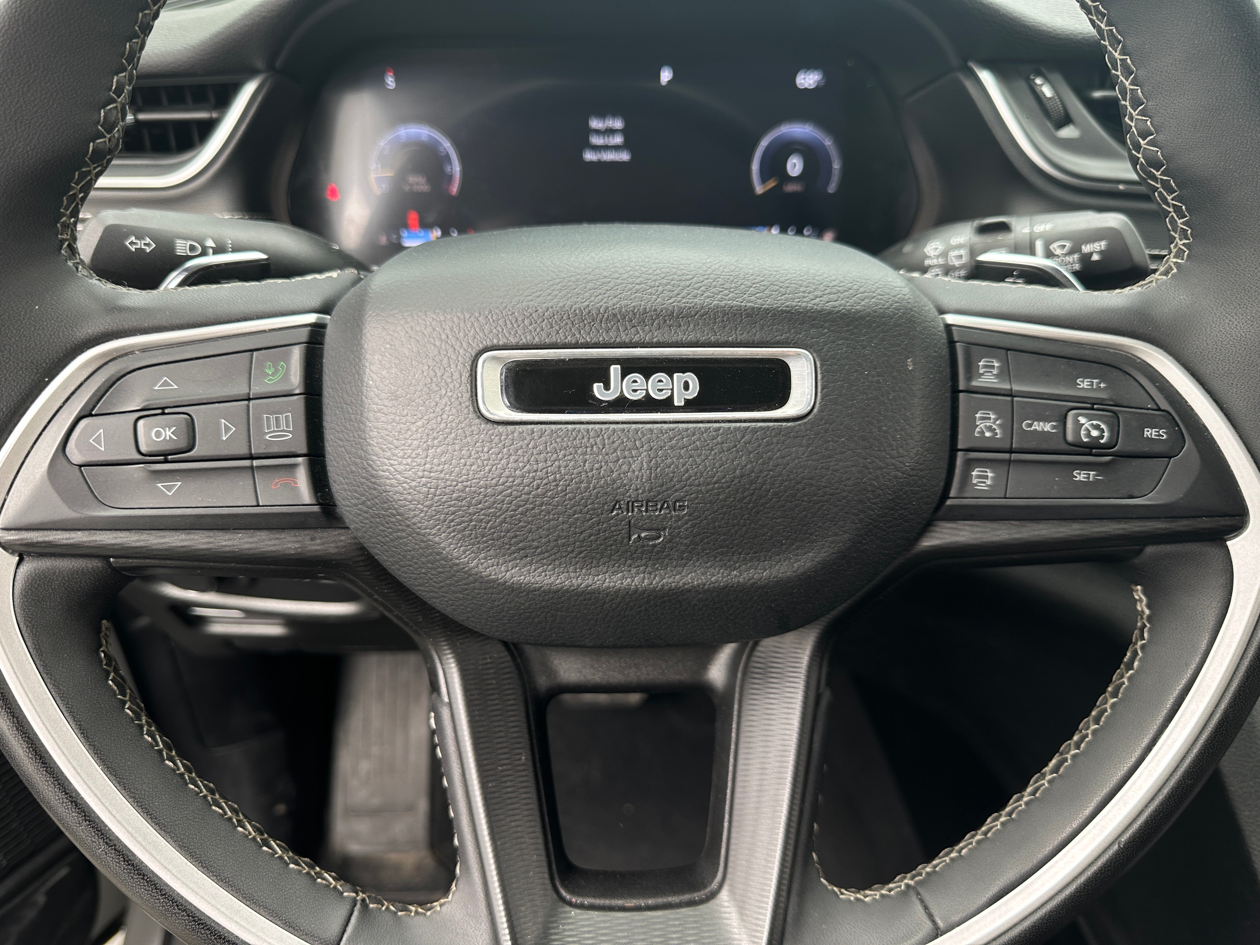 2023 Jeep Grand Cherokee L Laredo 5