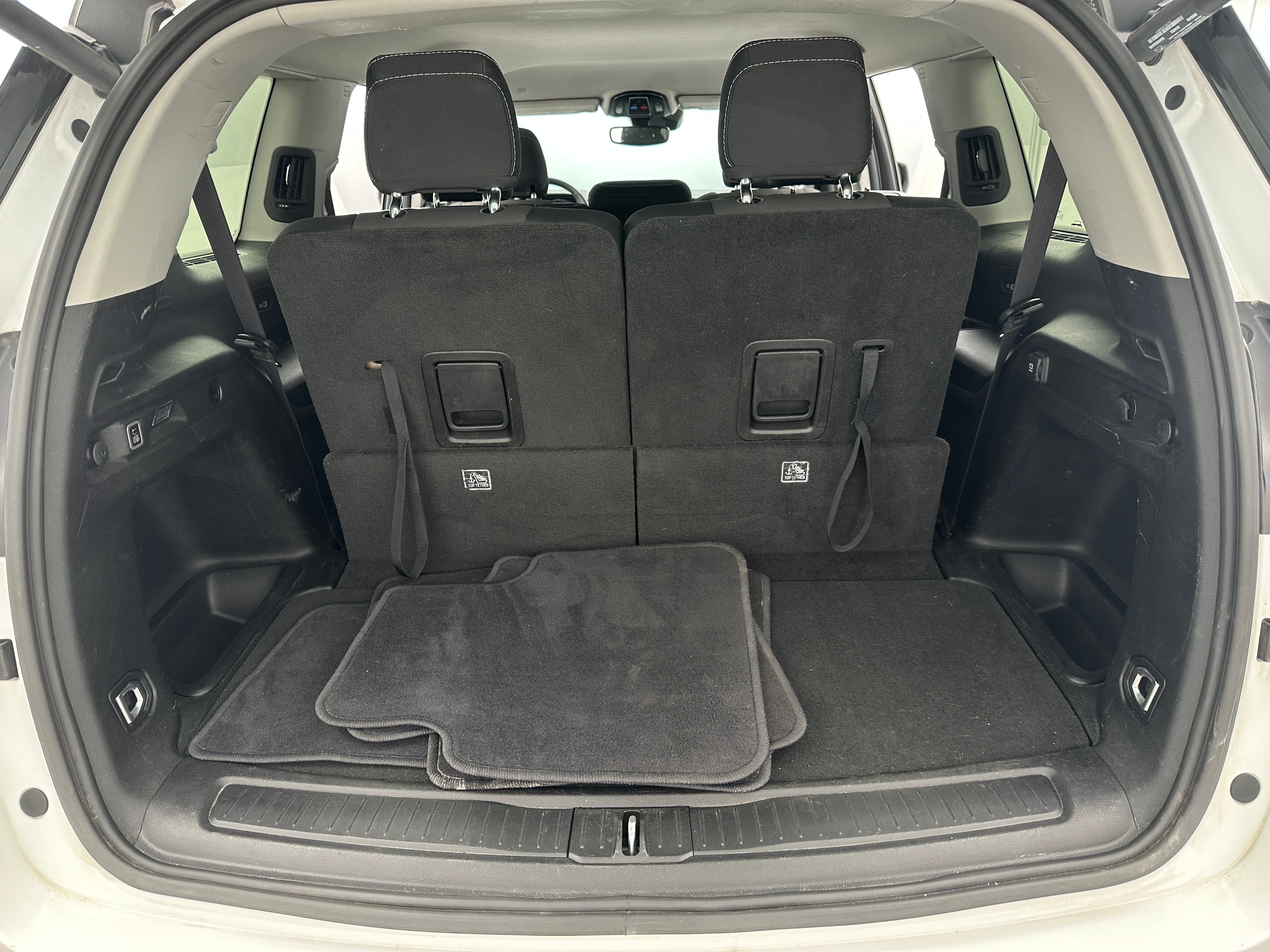 2023 Jeep Grand Cherokee L Laredo 7
