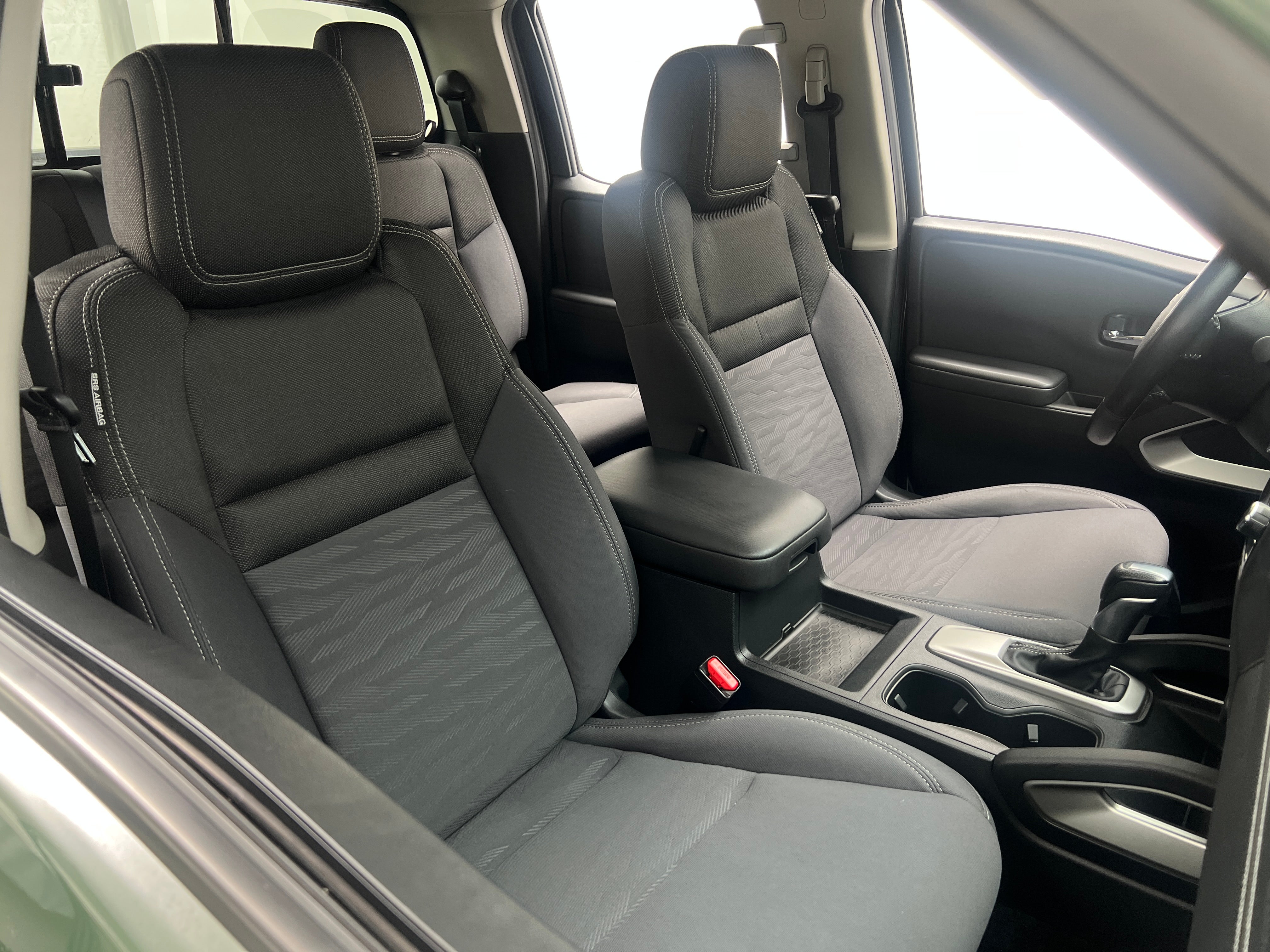 2022 Nissan Frontier SV 2