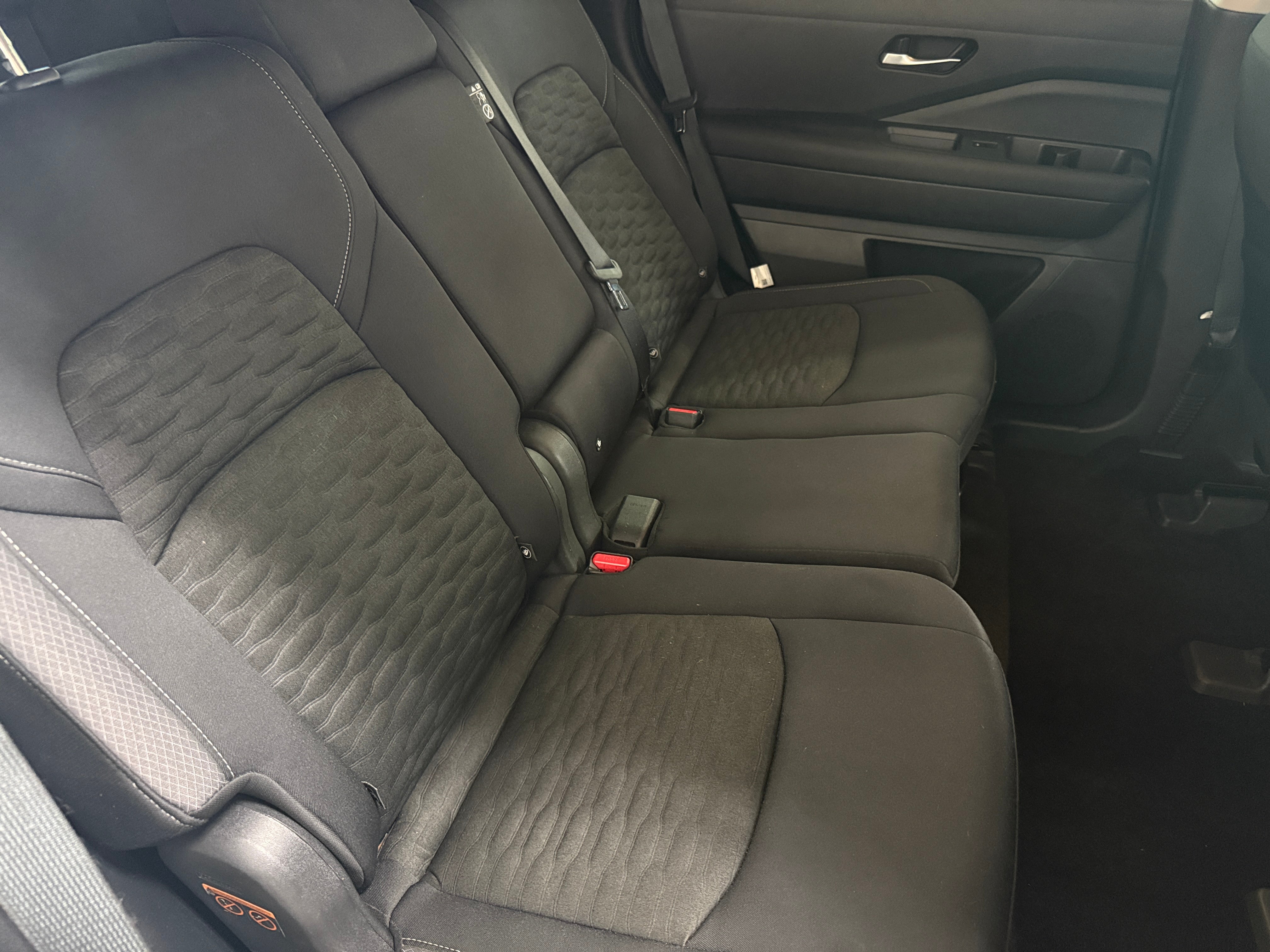 2022 Nissan Pathfinder SV 6