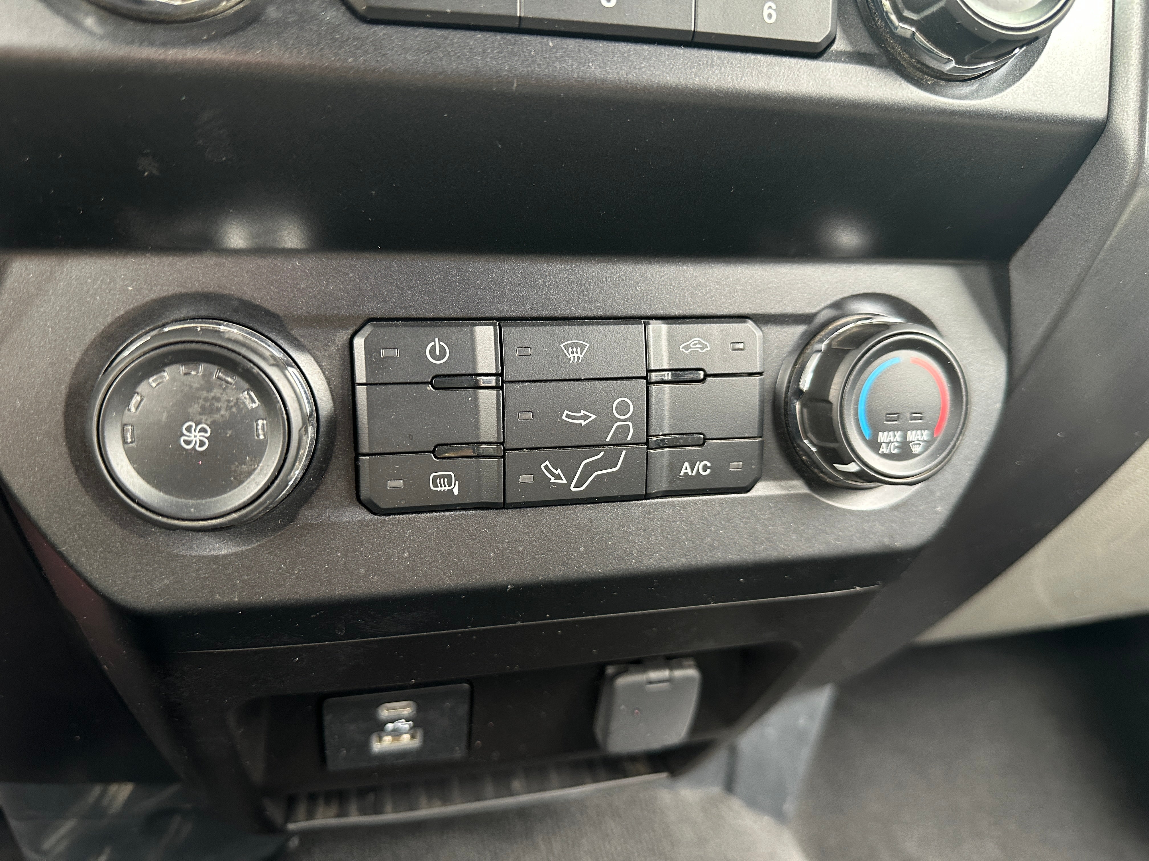 2022 Ford Econoline E-250 4