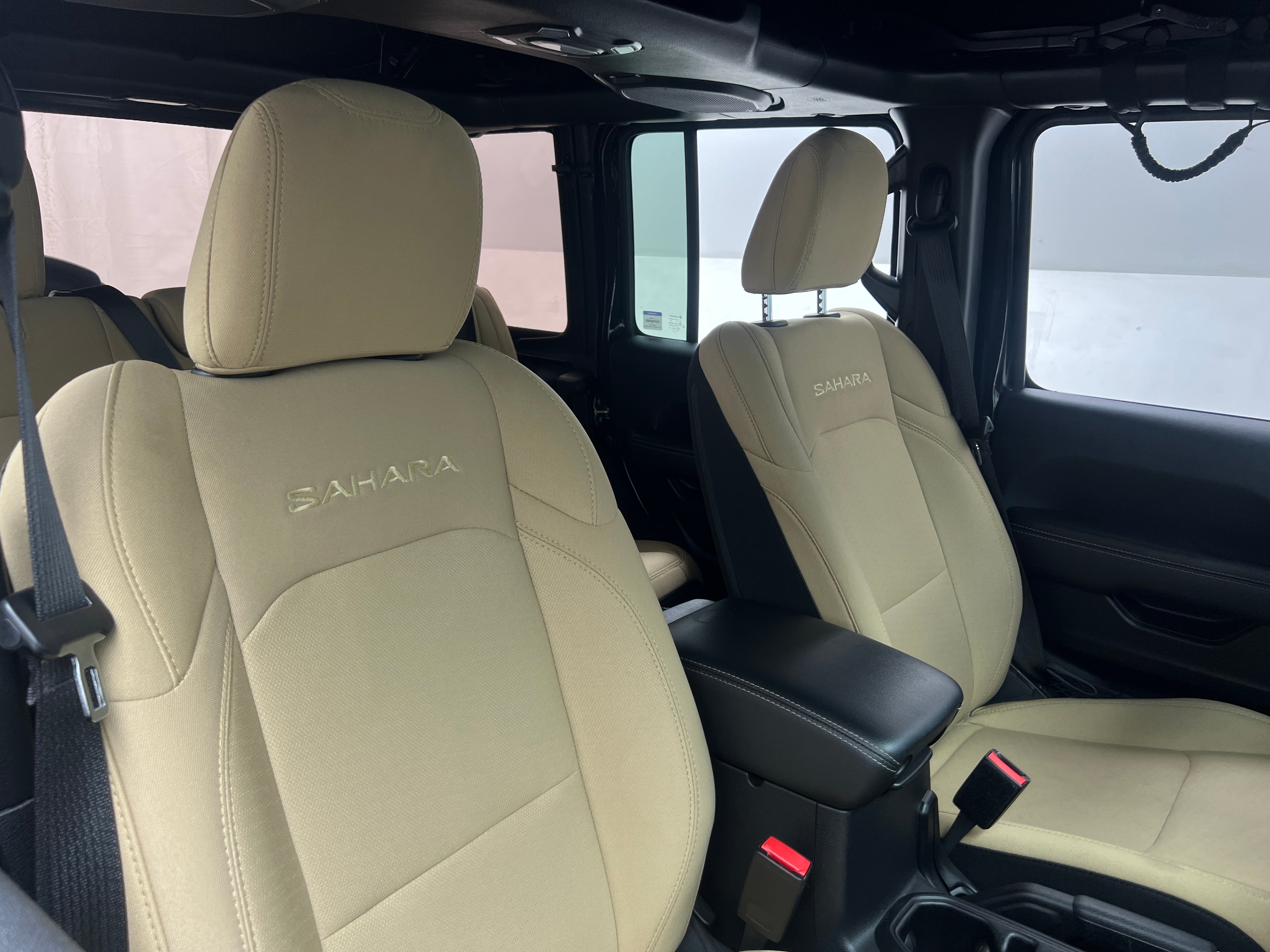2022 Jeep Wrangler Unlimited Sahara 2