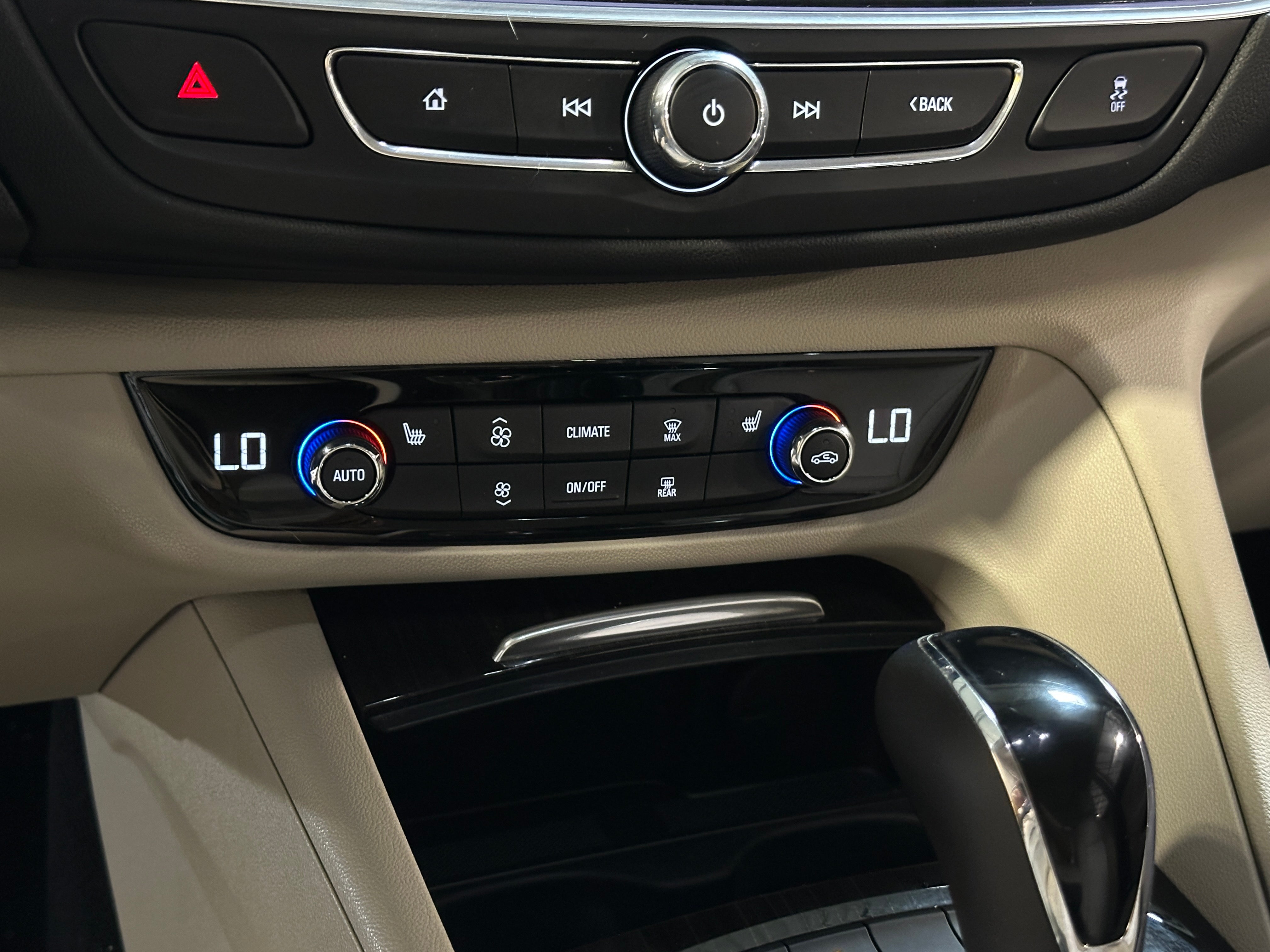 2018 Buick Regal Essence 3