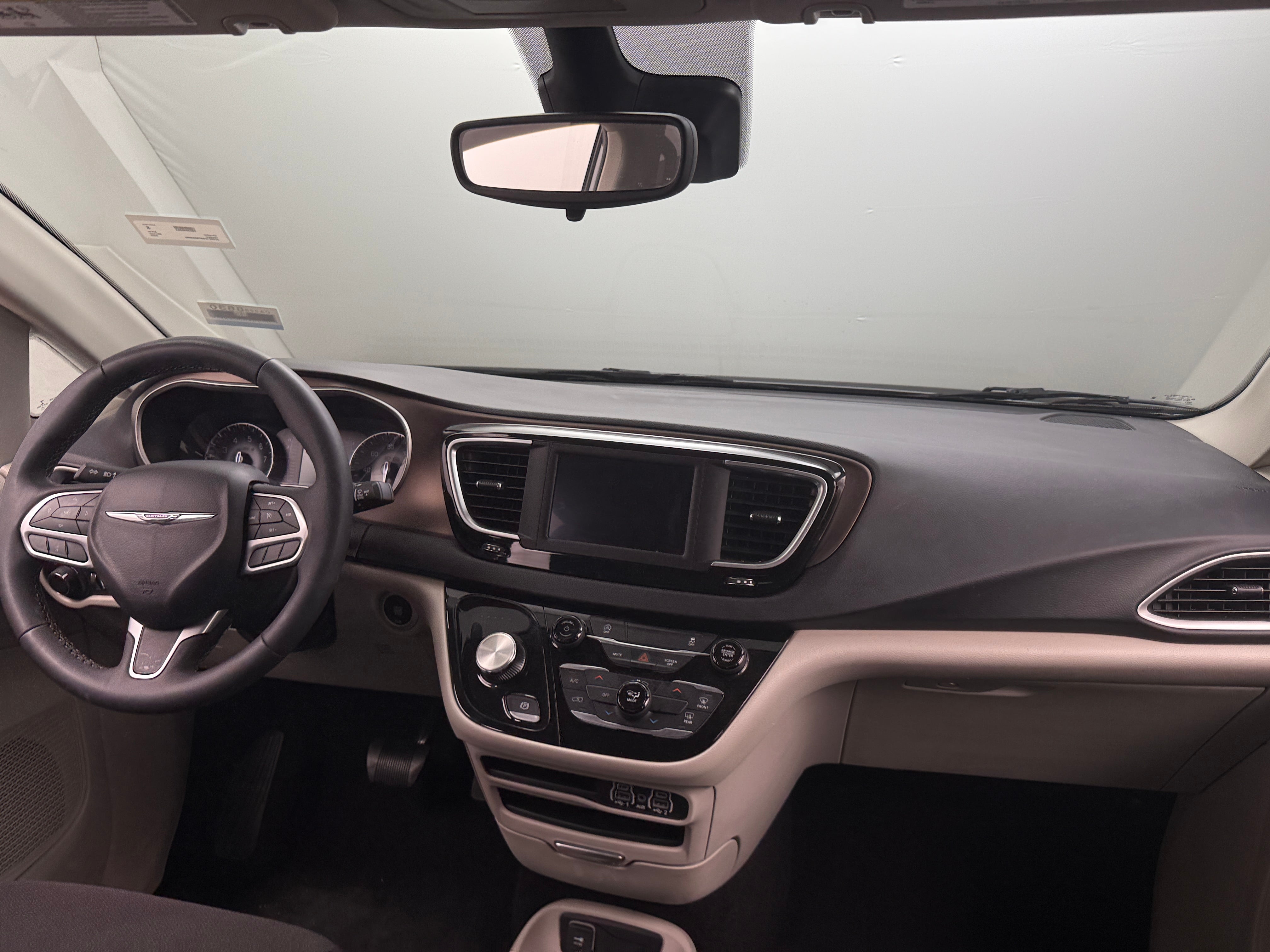 2023 Chrysler Voyager LX 3