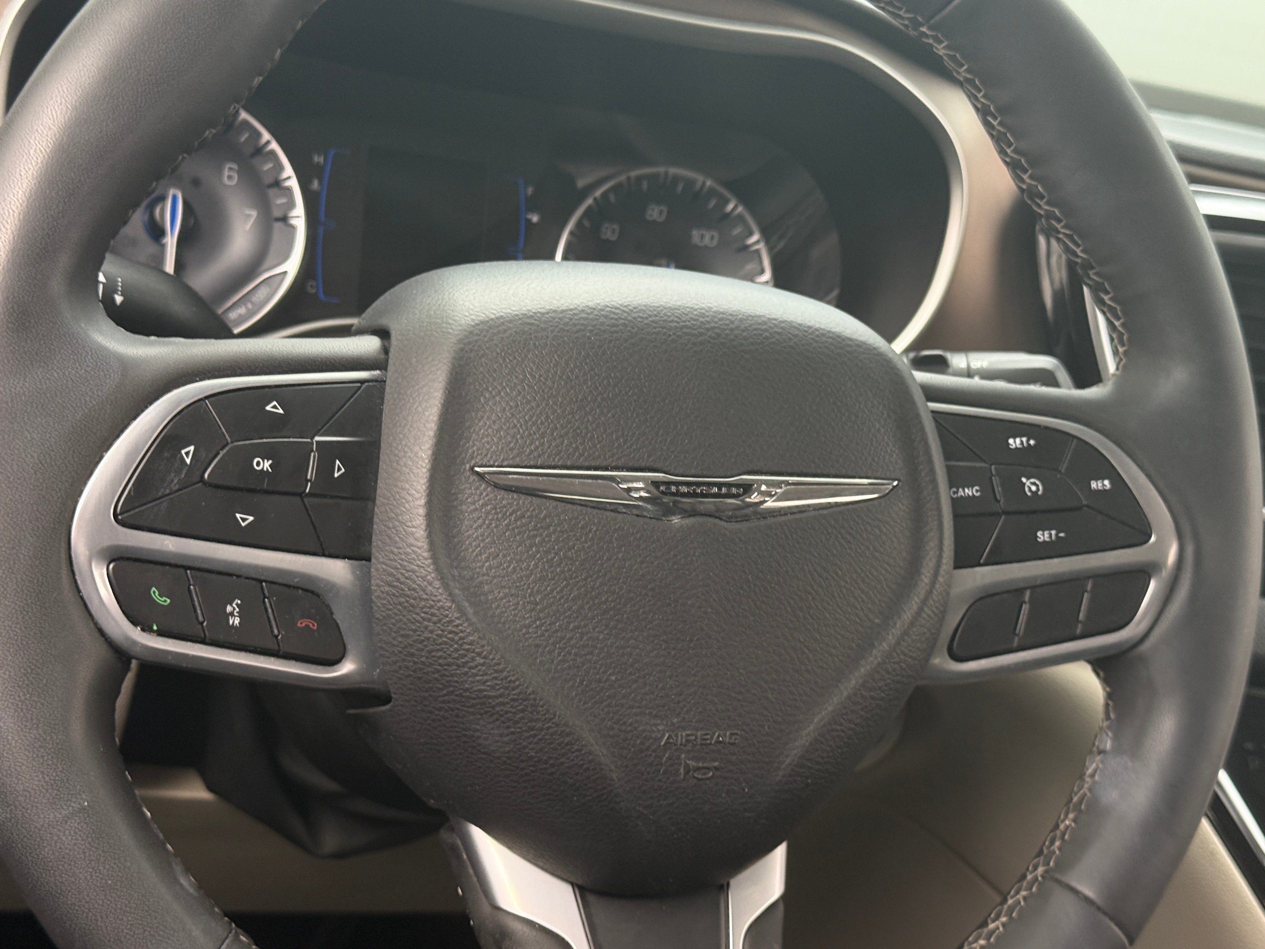 2023 Chrysler Voyager LX 5