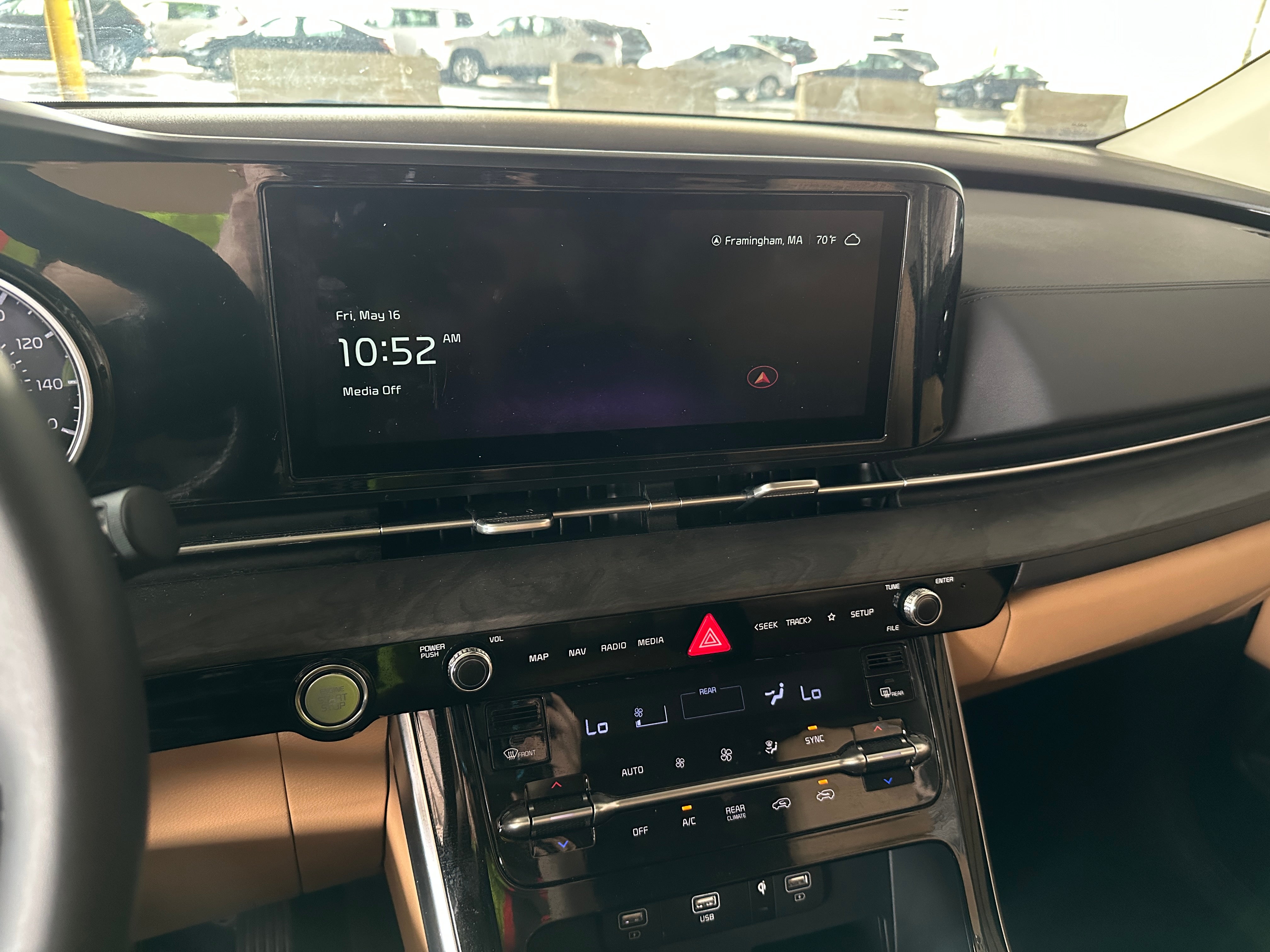 2024 Kia Carnival EX 3