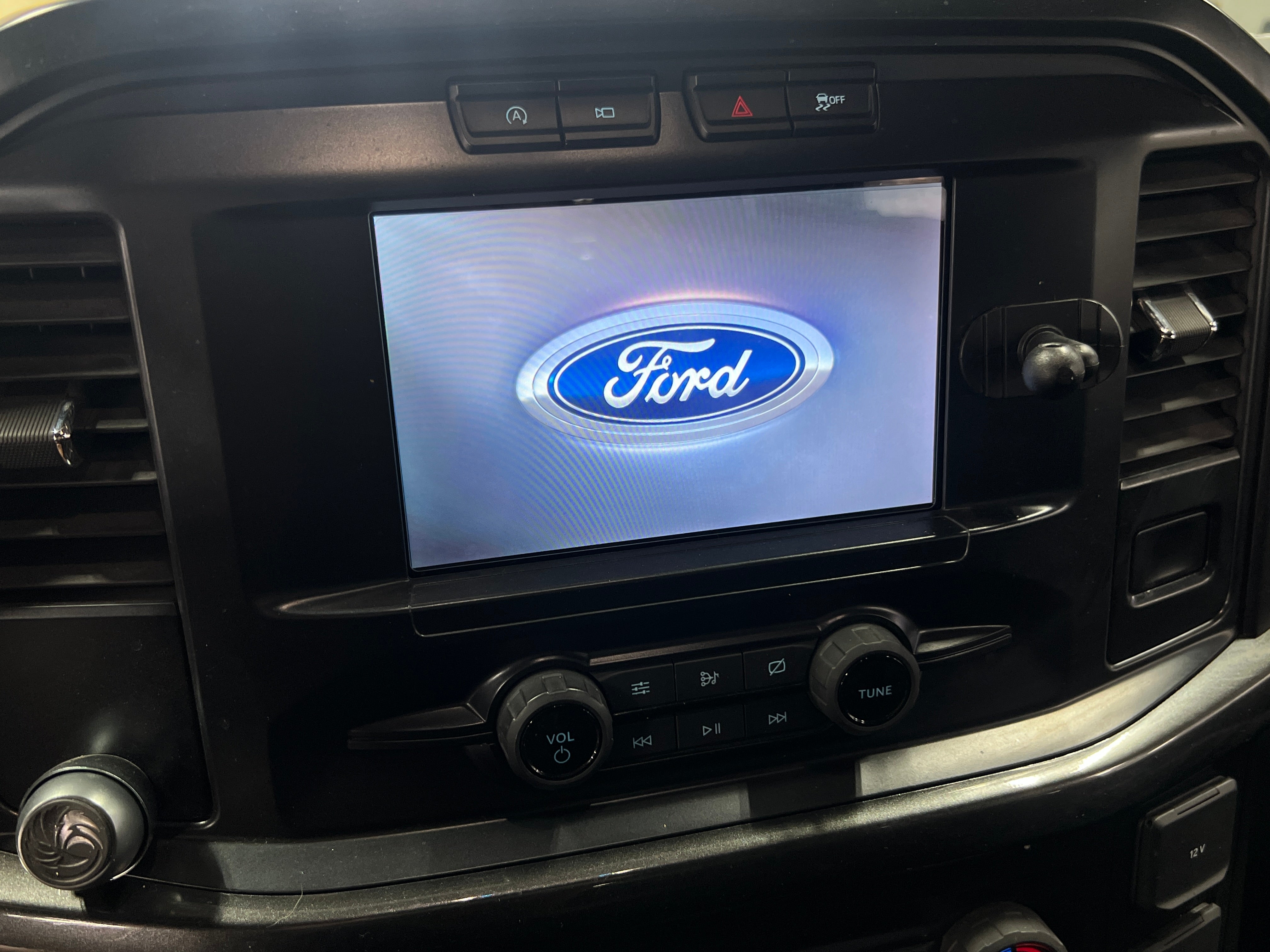 2021 Ford Econoline E-150 4