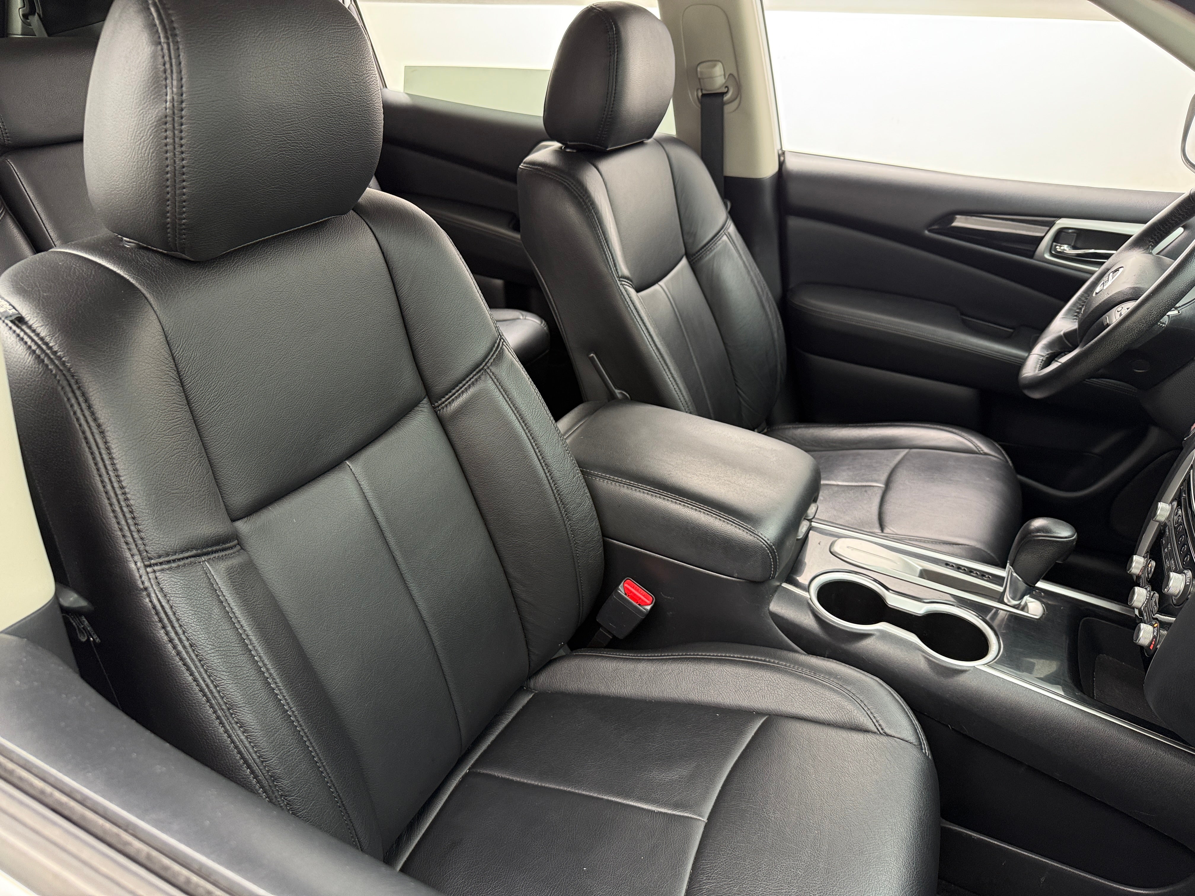 2020 Nissan Pathfinder SV 2