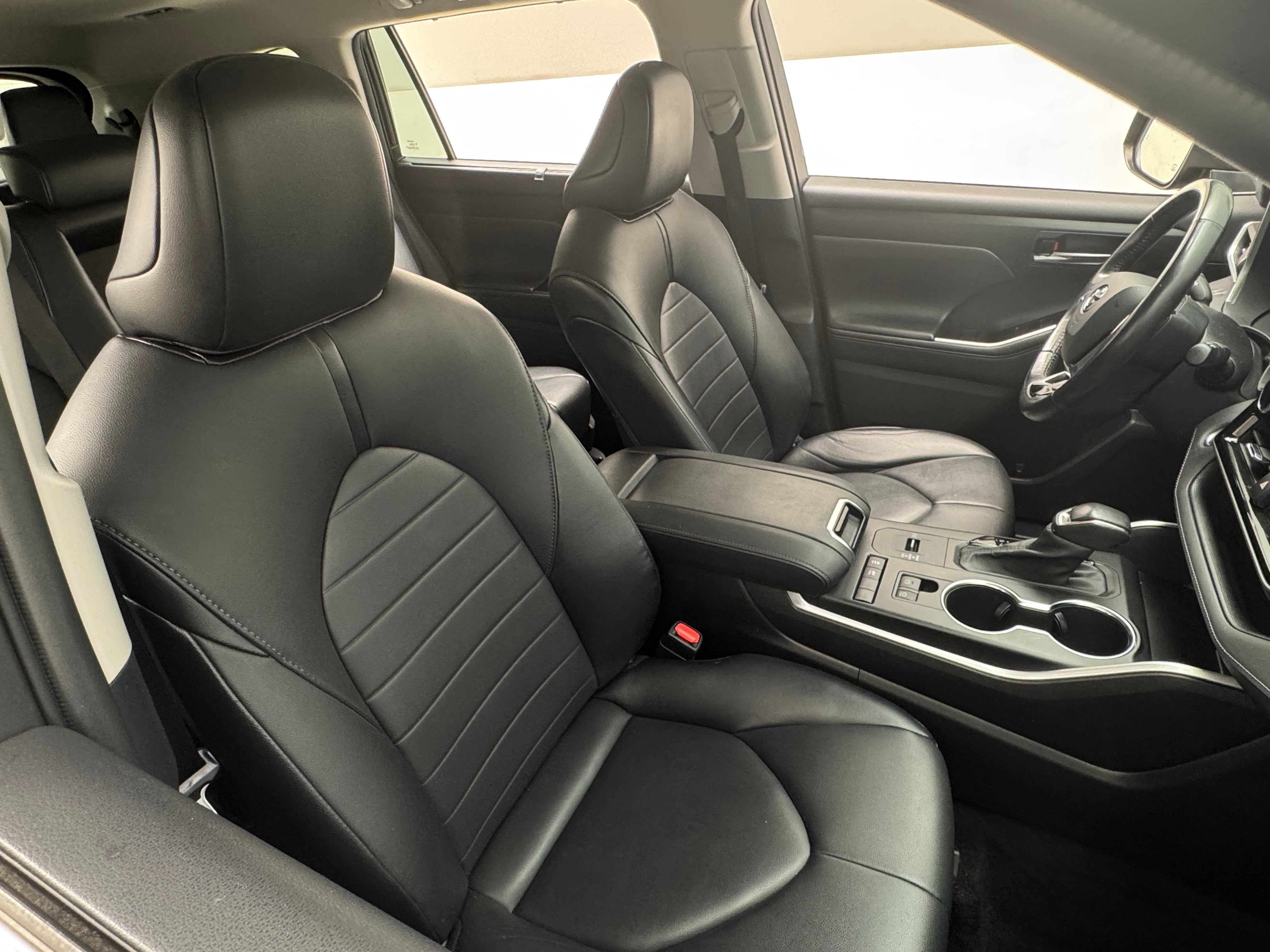 2021 Toyota Highlander XLE 2