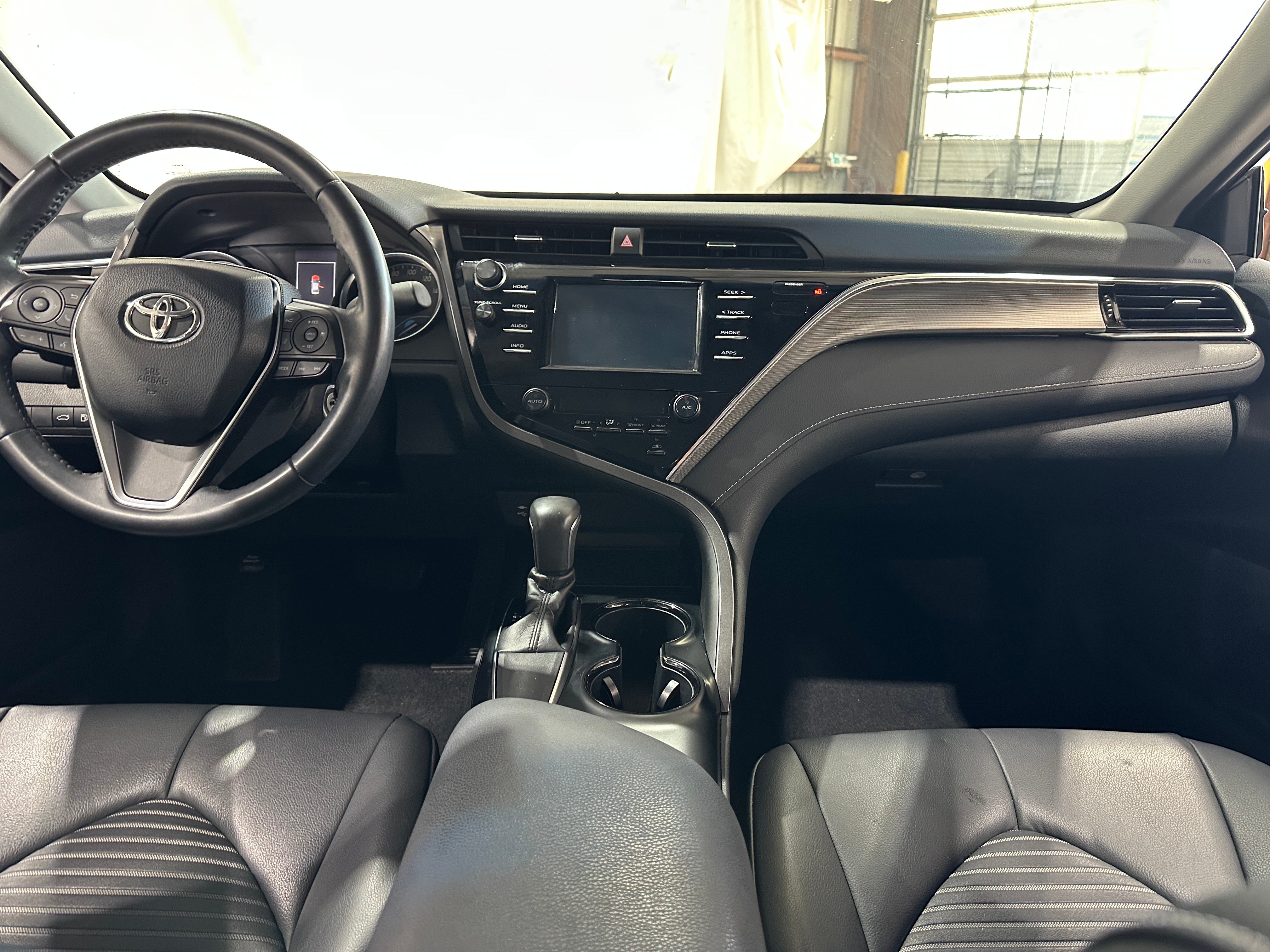 2018 Toyota Camry SE 2