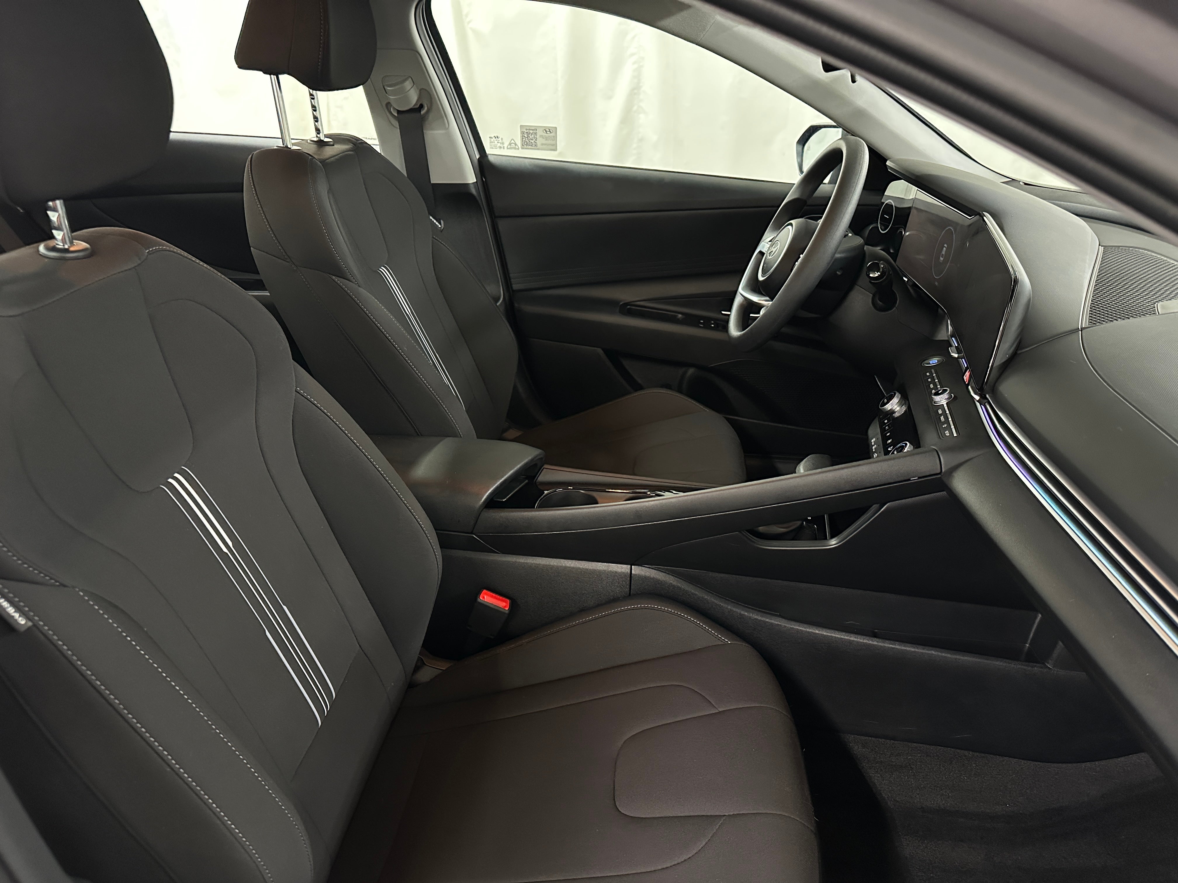 2024 Hyundai Elantra Blue 2