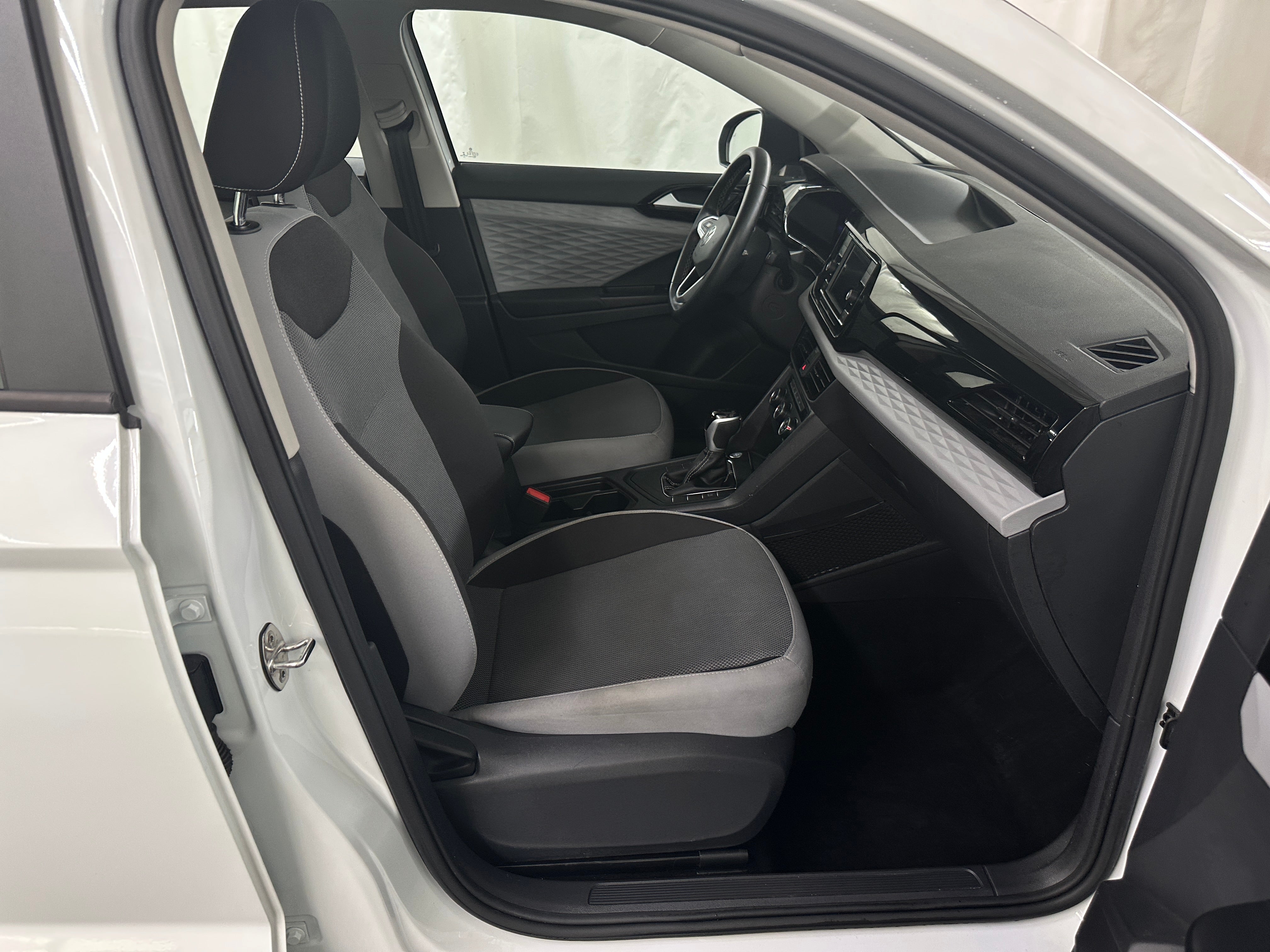 2022 Volkswagen Taos S 2