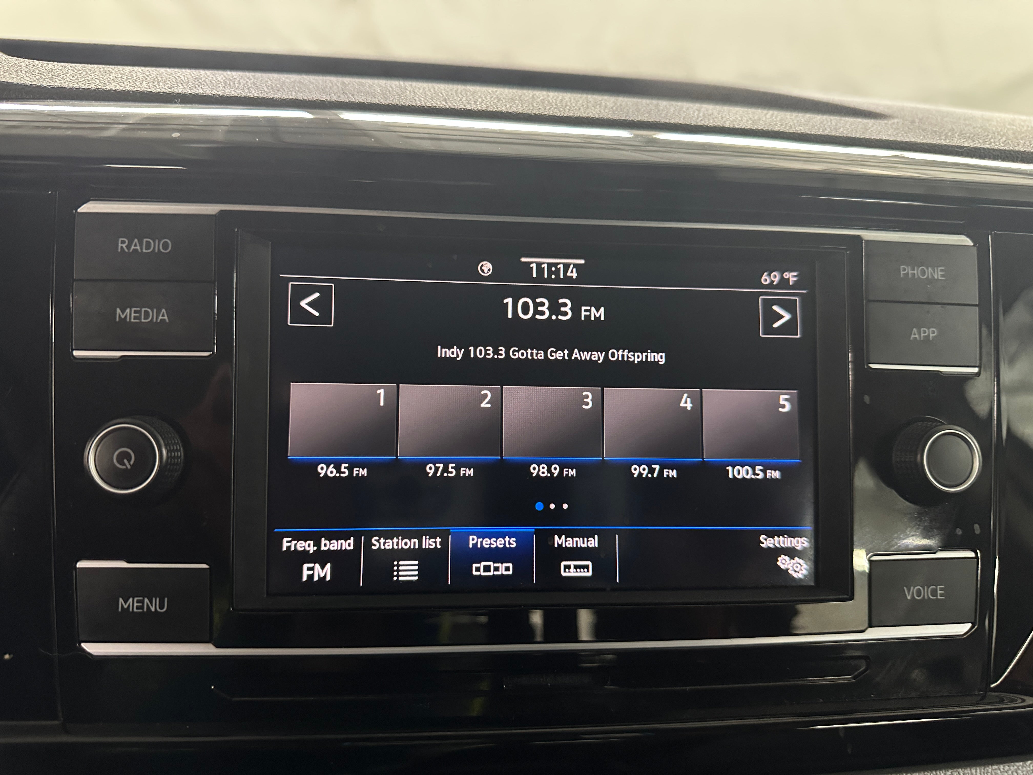 2022 Volkswagen Taos S 4