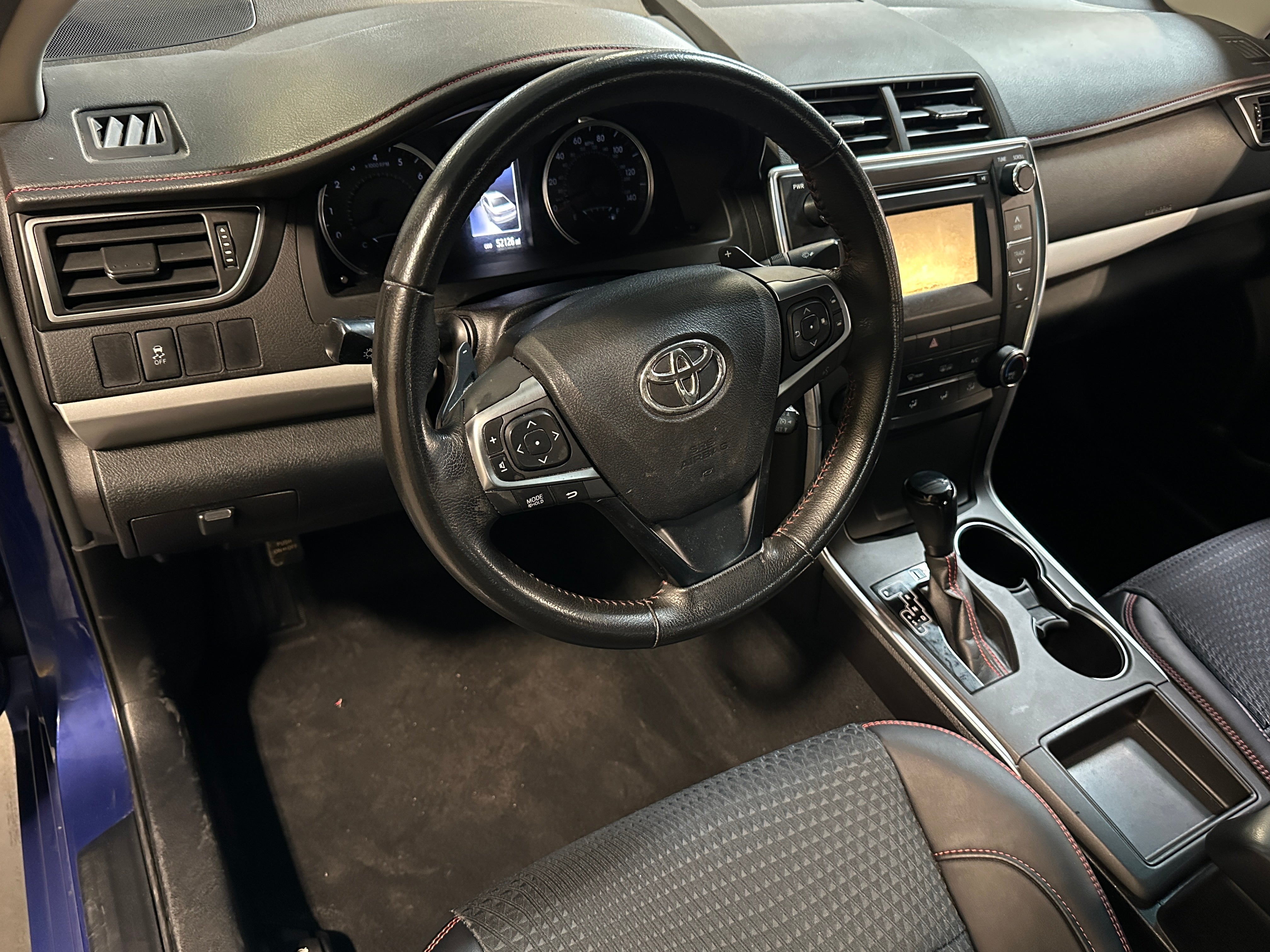 2015 Toyota Camry SE 3