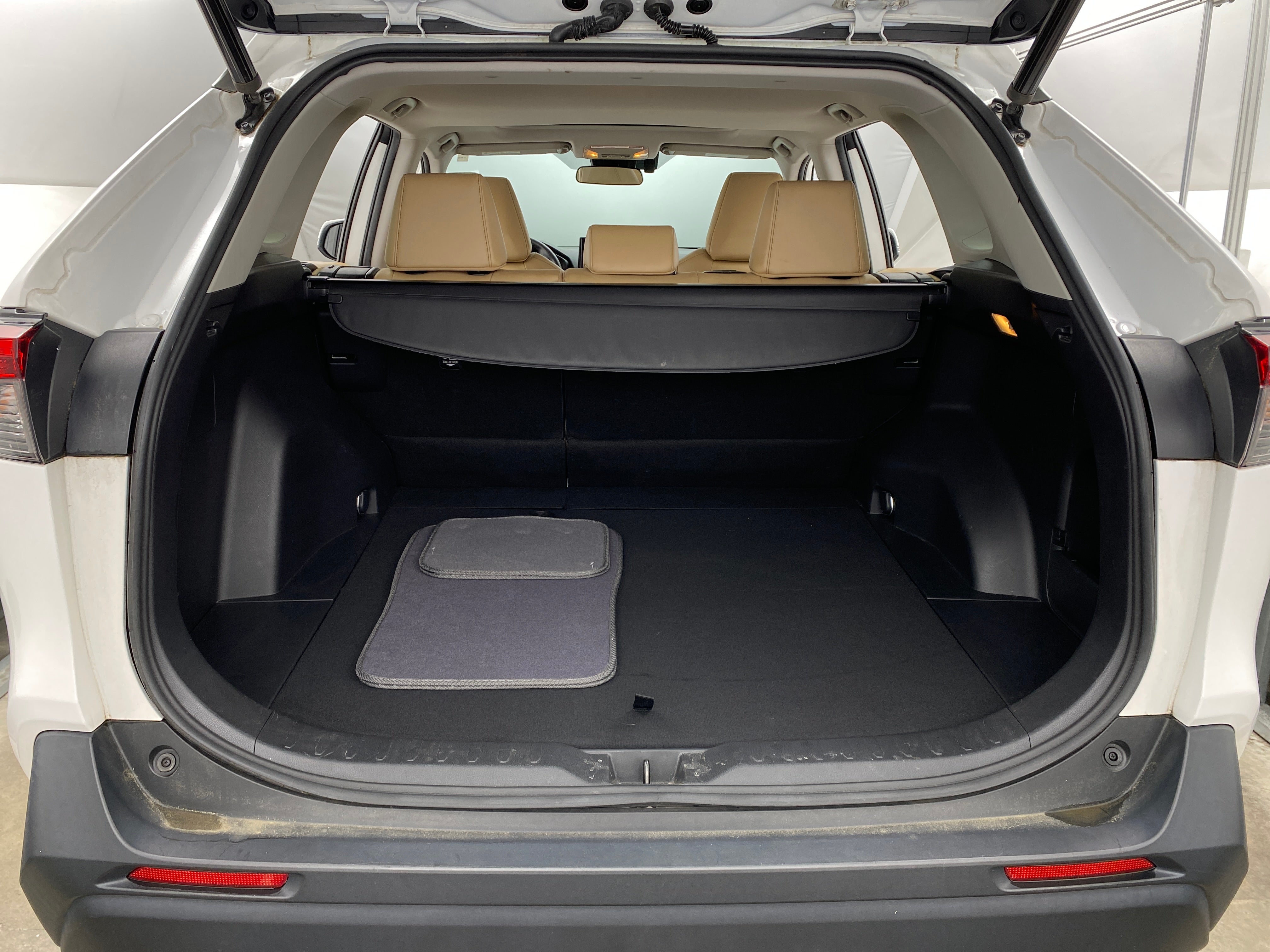 2019 Toyota RAV4 XLE Premium 6