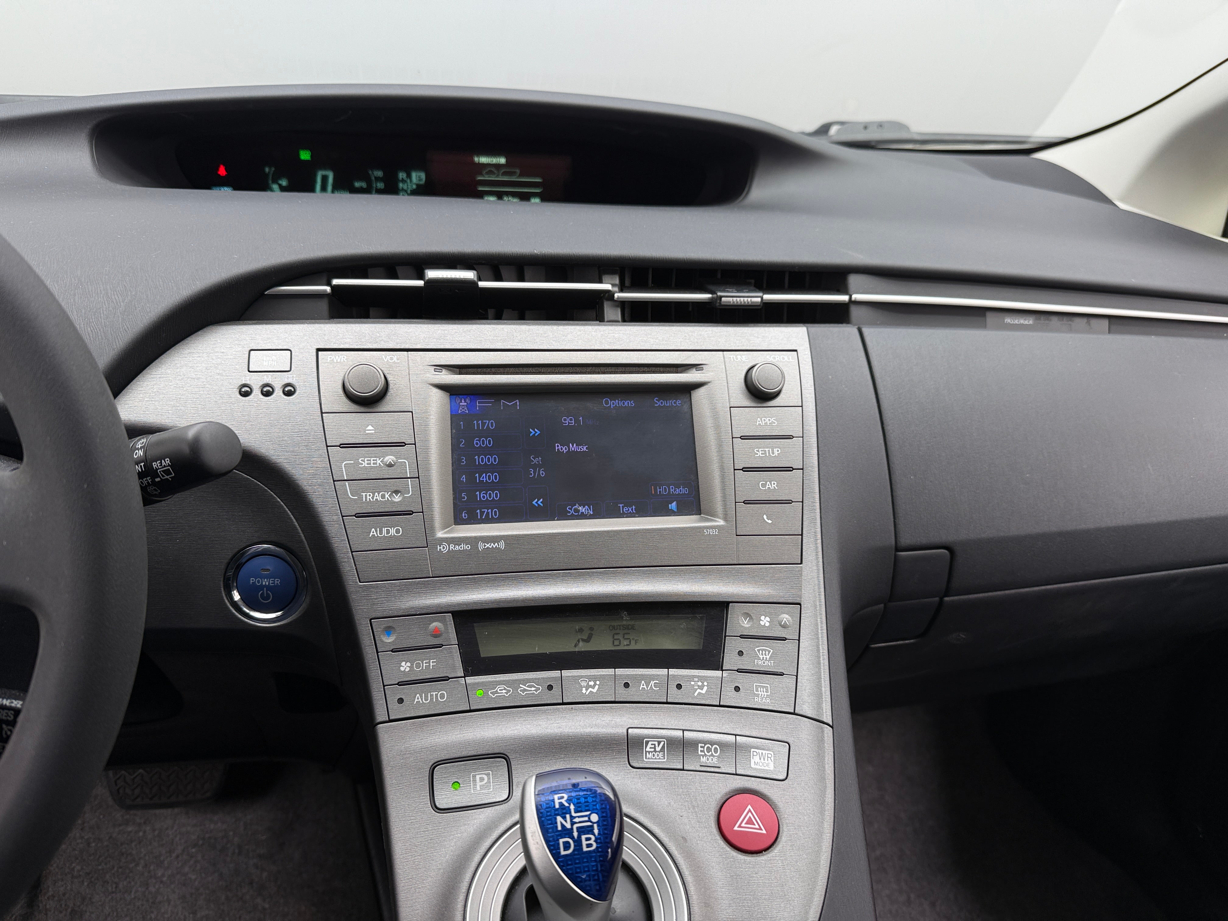 2013 Toyota Prius Three 4
