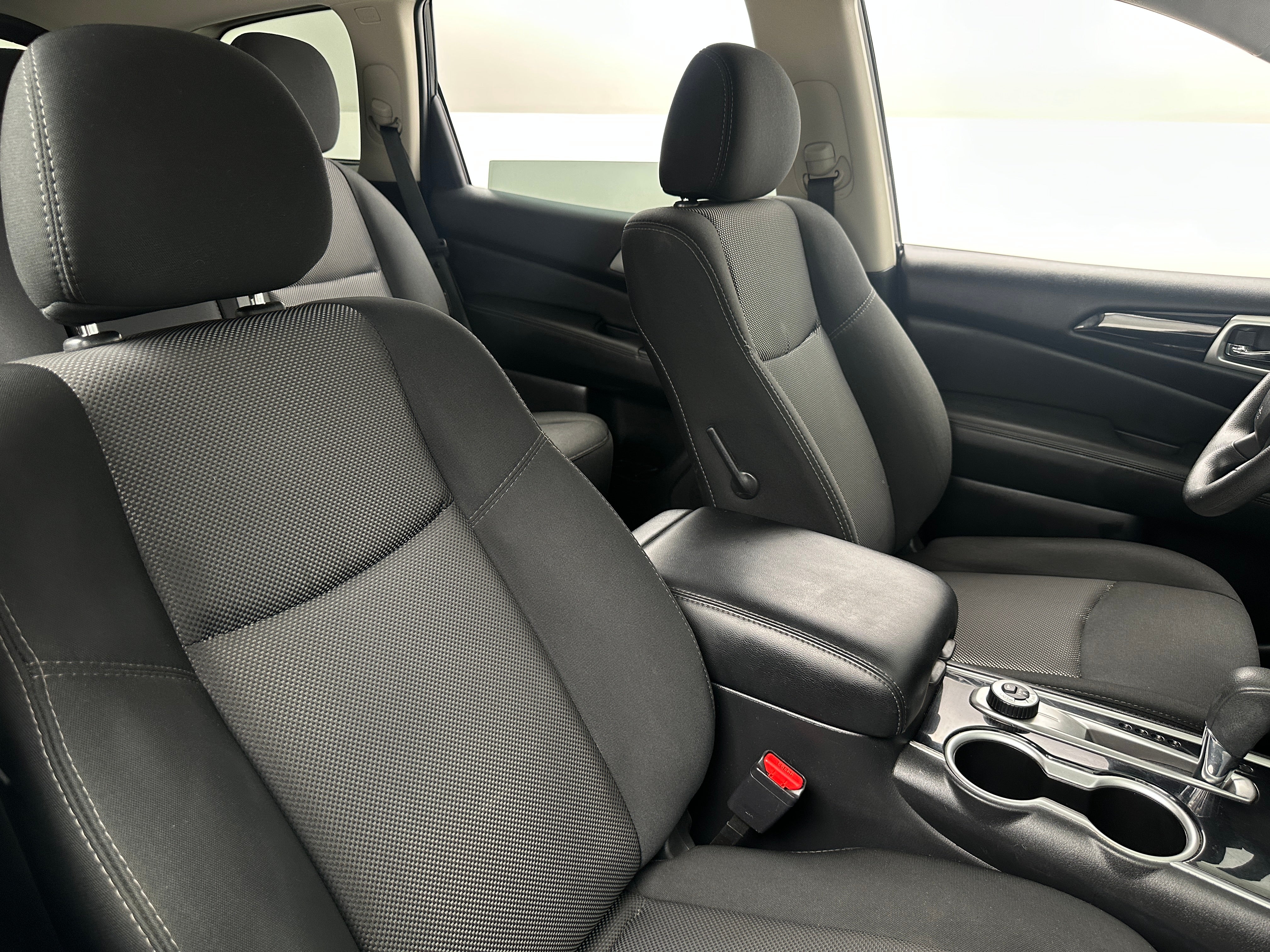 2020 Nissan Pathfinder S 2