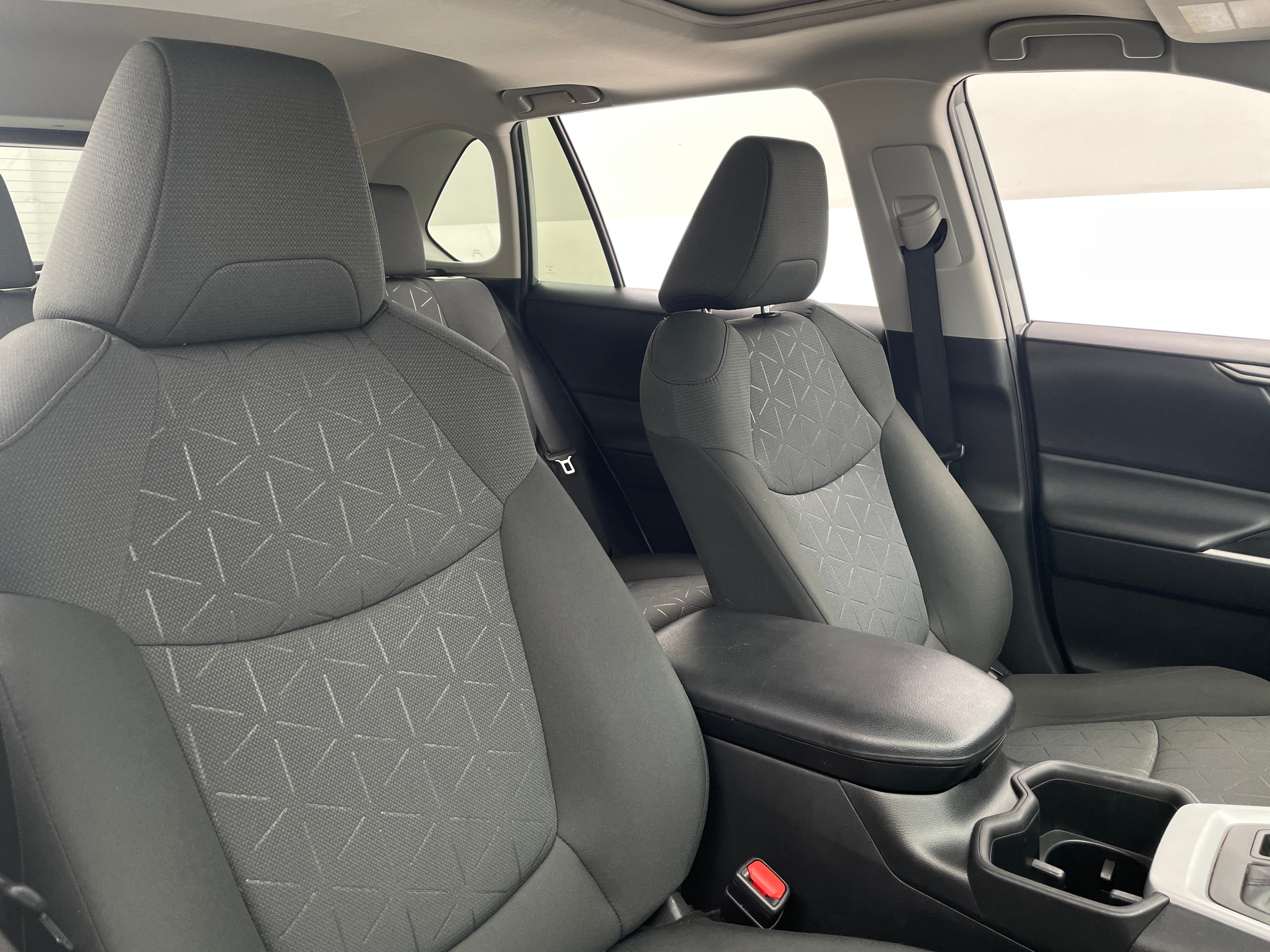 2022 Toyota RAV4 XLE 2