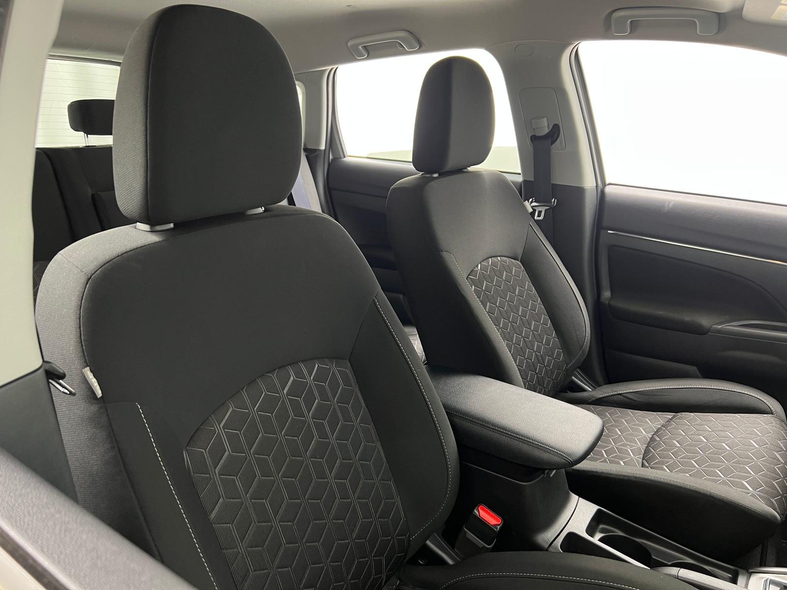 Thumbnail: 2024 Mitsubishi Outlander Sport - 2