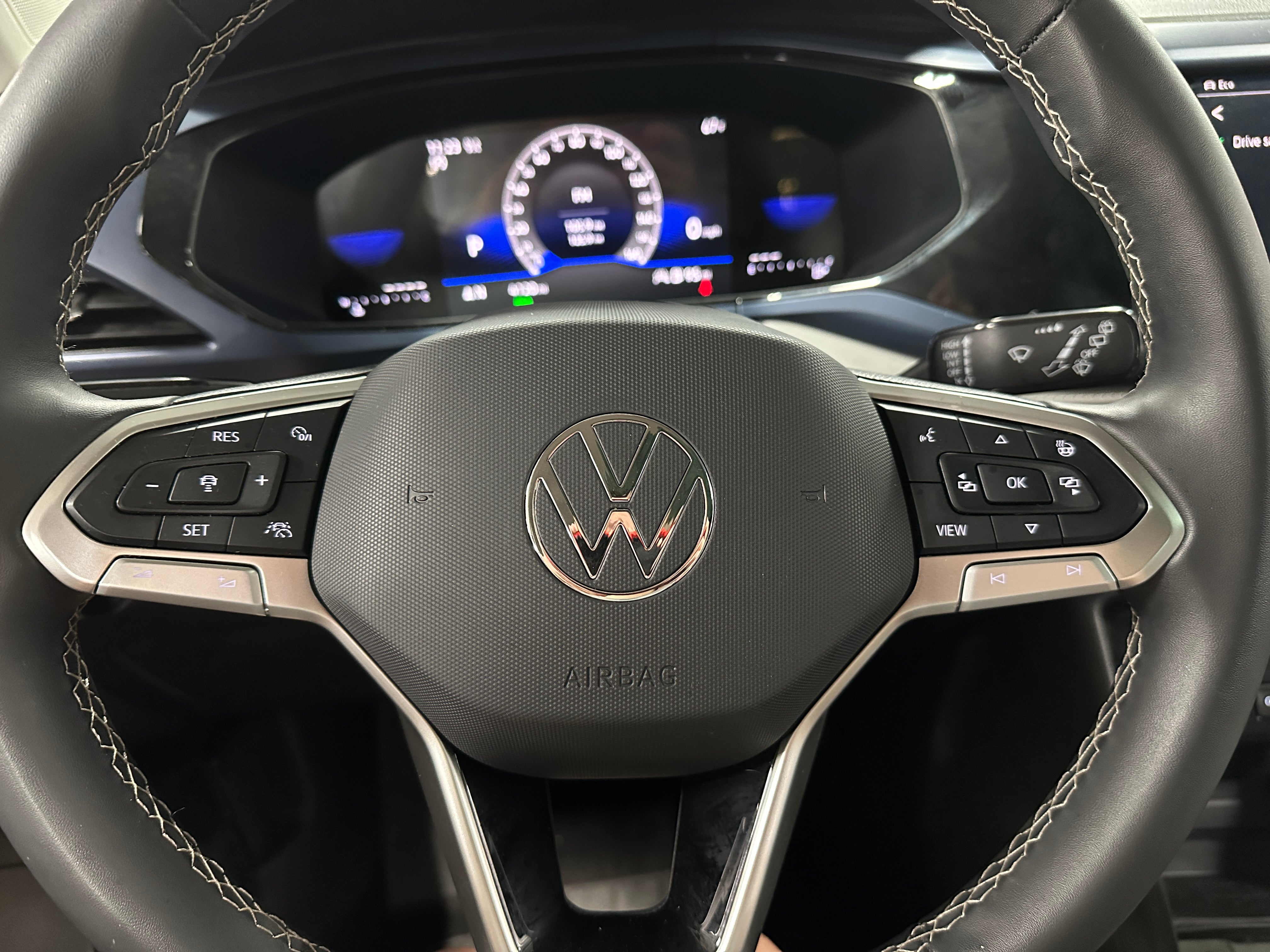 2024 Volkswagen Taos SE 4