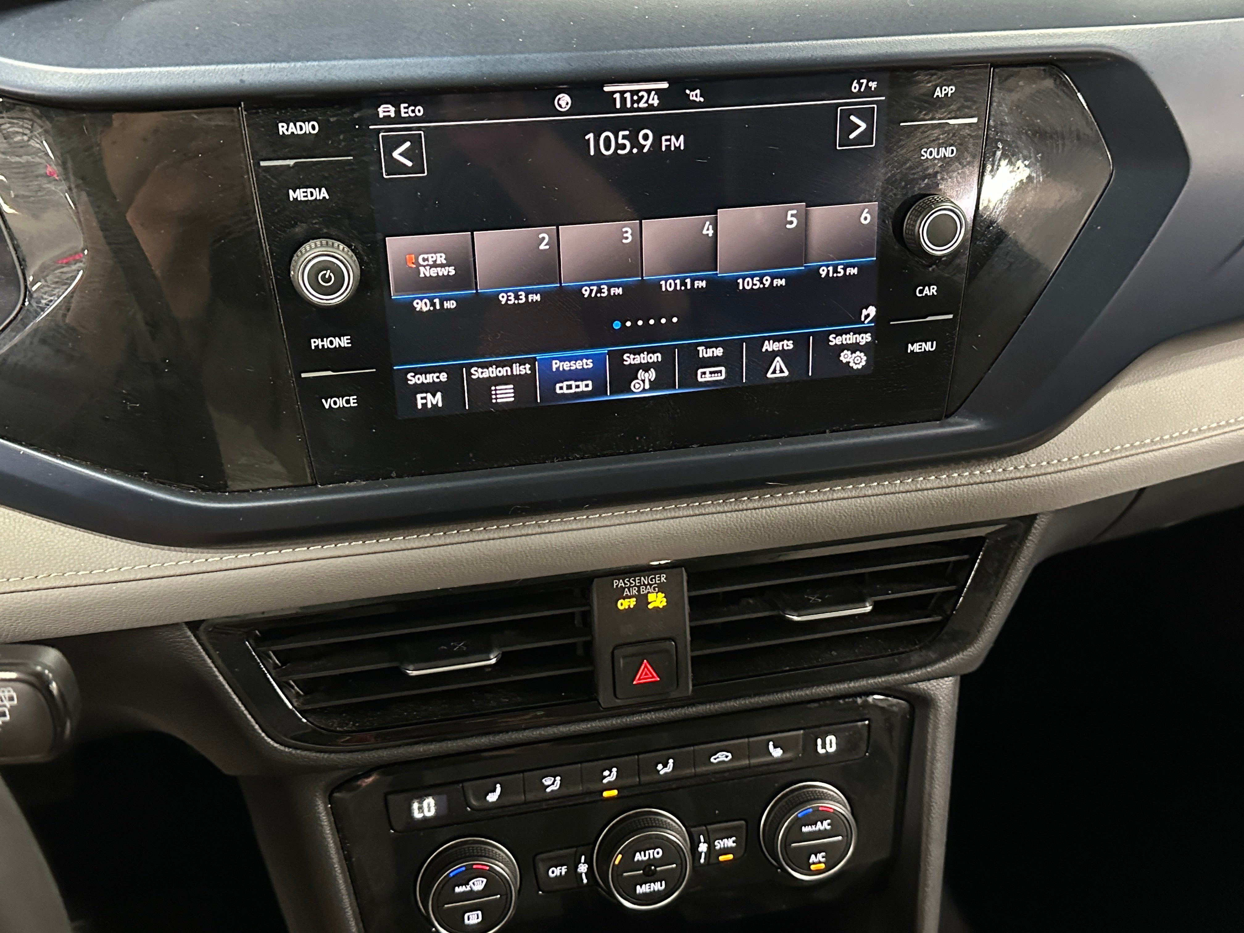 2024 Volkswagen Taos SE 3