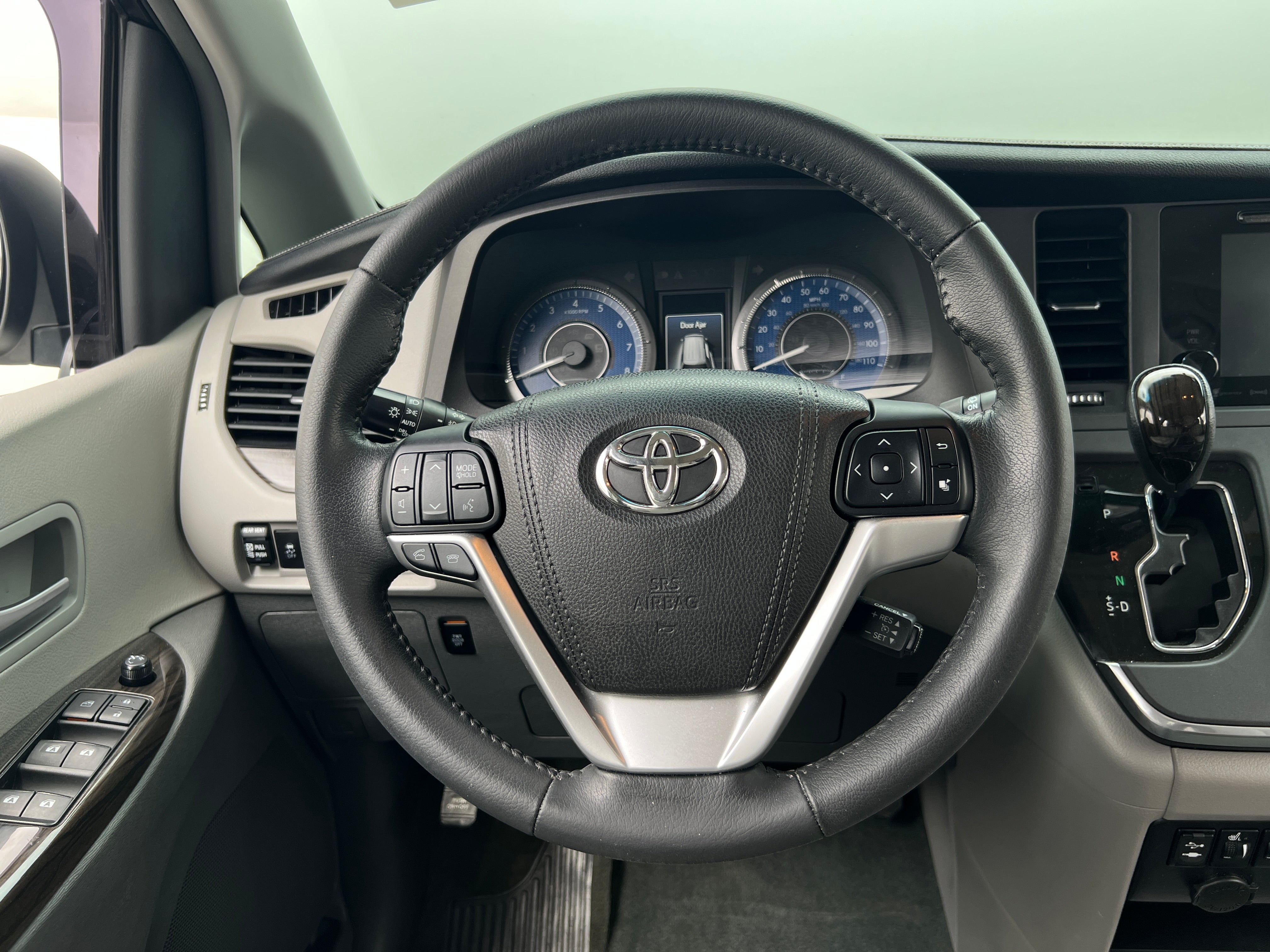 2016 Toyota Sienna XLE 4