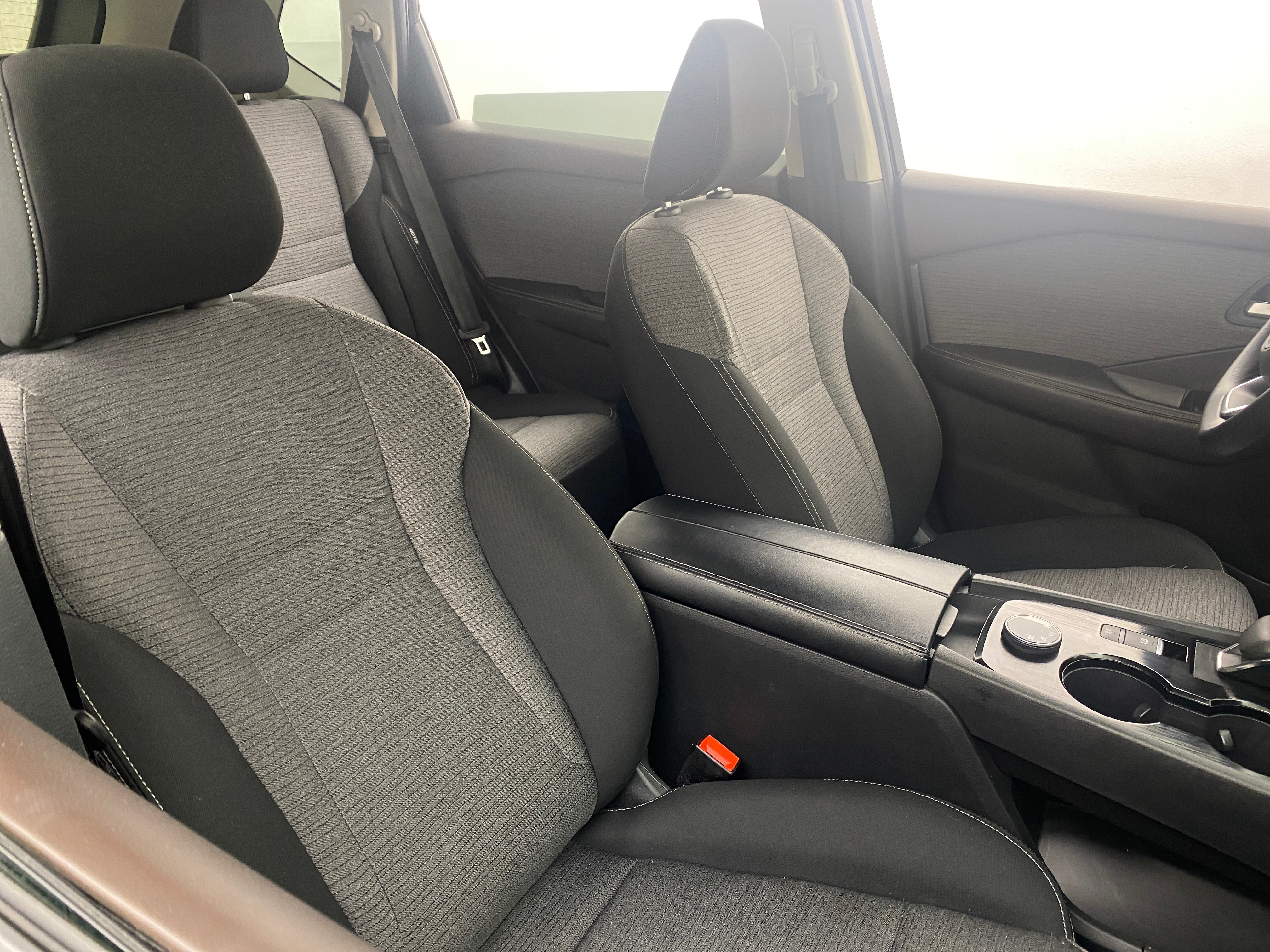 2023 Nissan Rogue SV 2