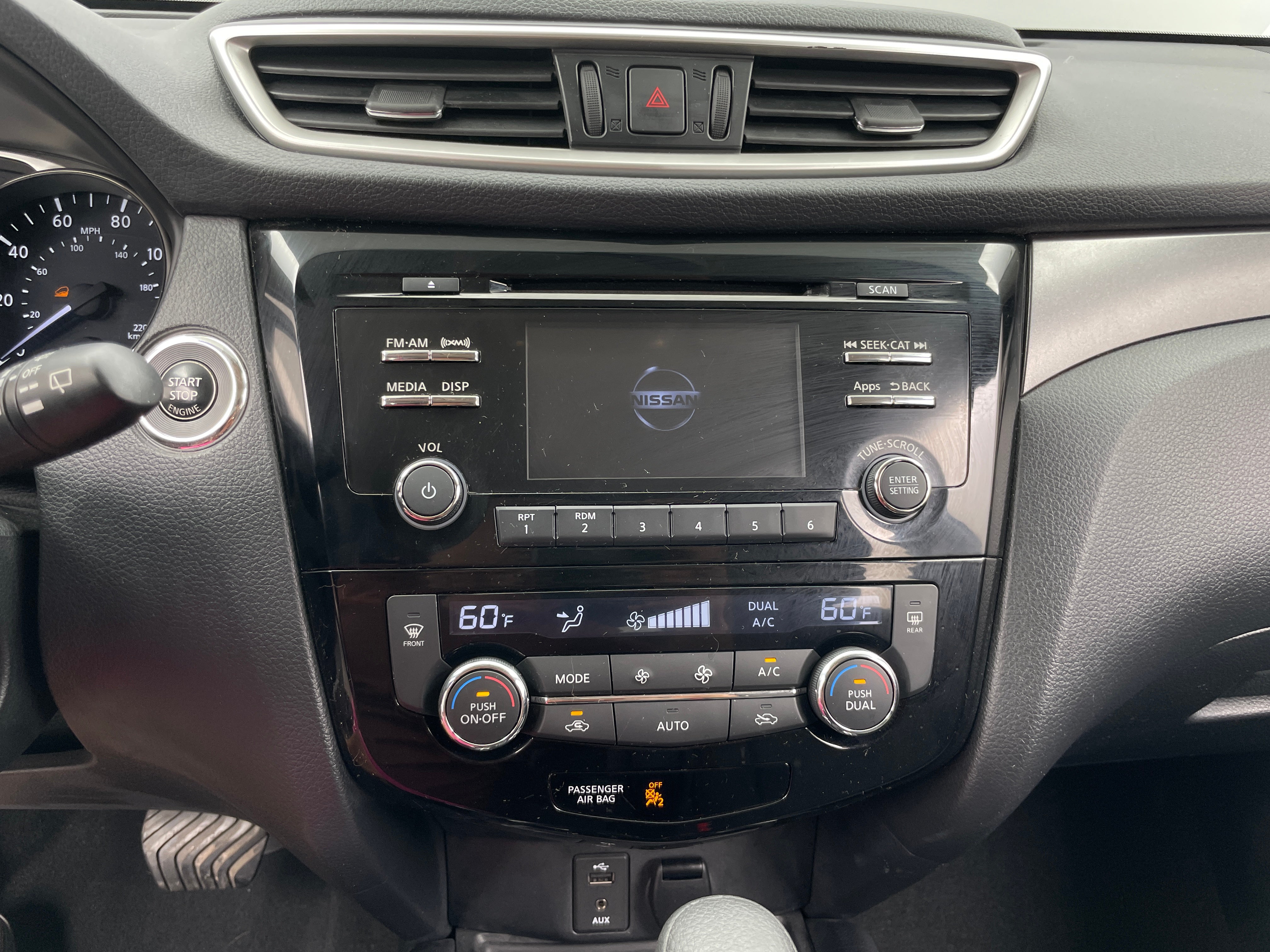 2016 Nissan Rogue SV 4