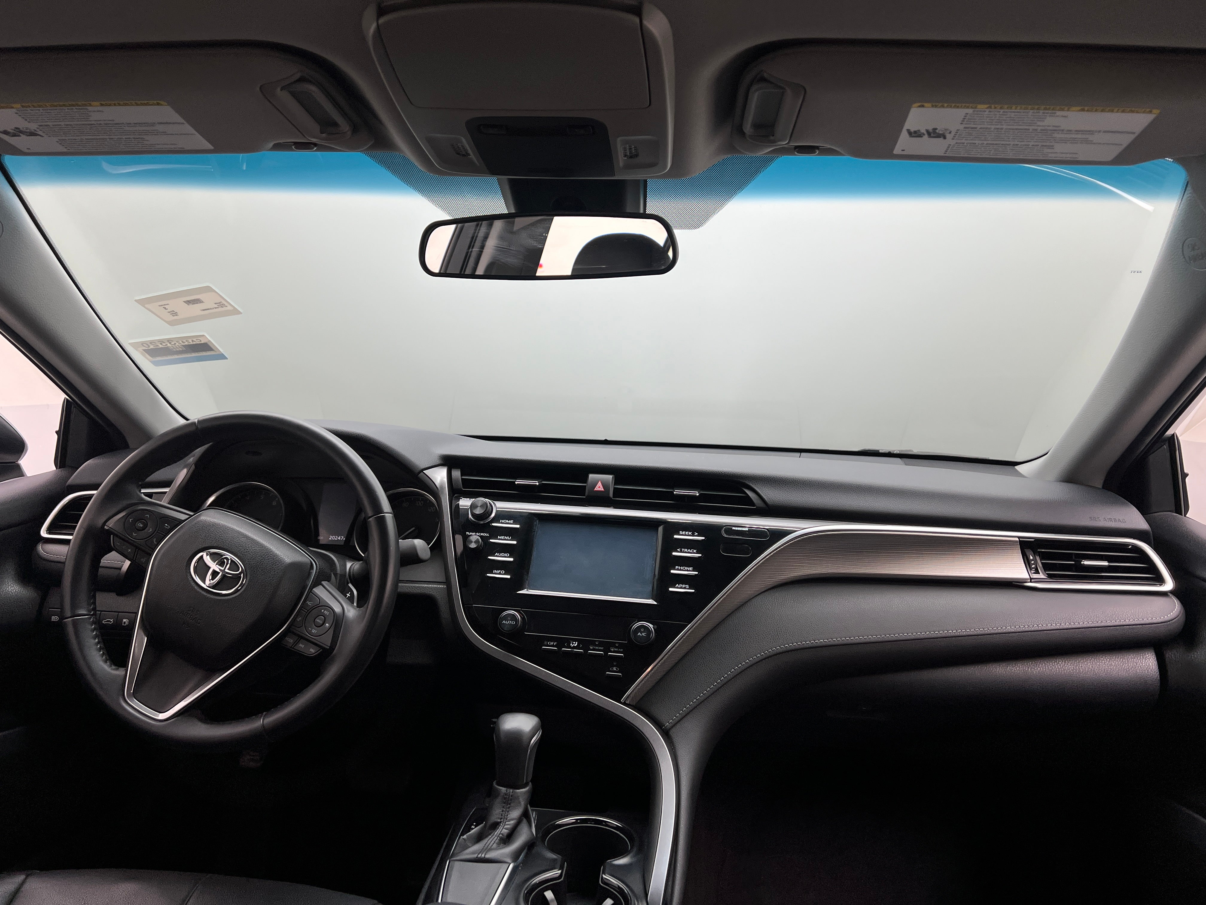 2018 Toyota Camry SE 2