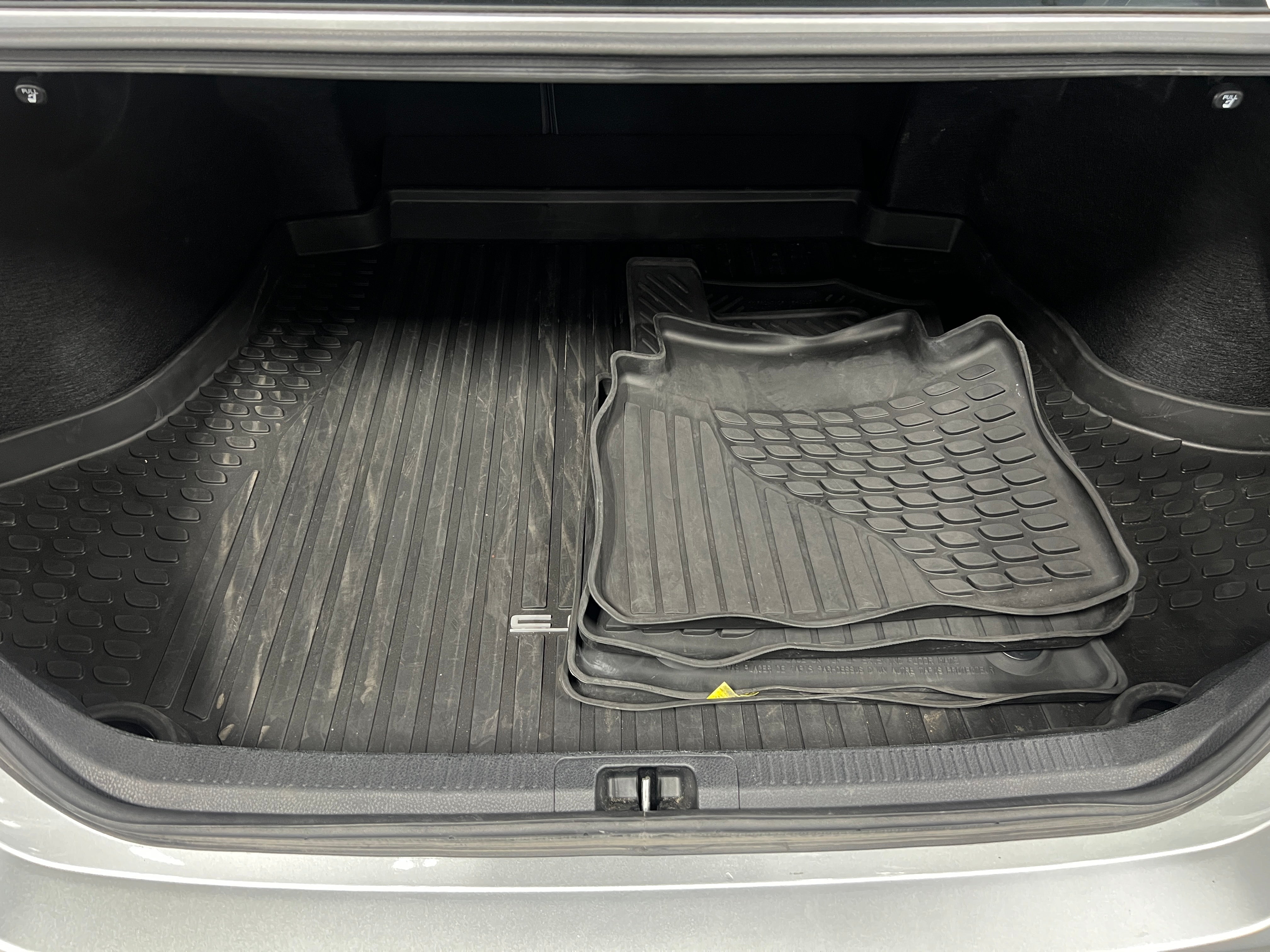 2018 Toyota Camry SE 6