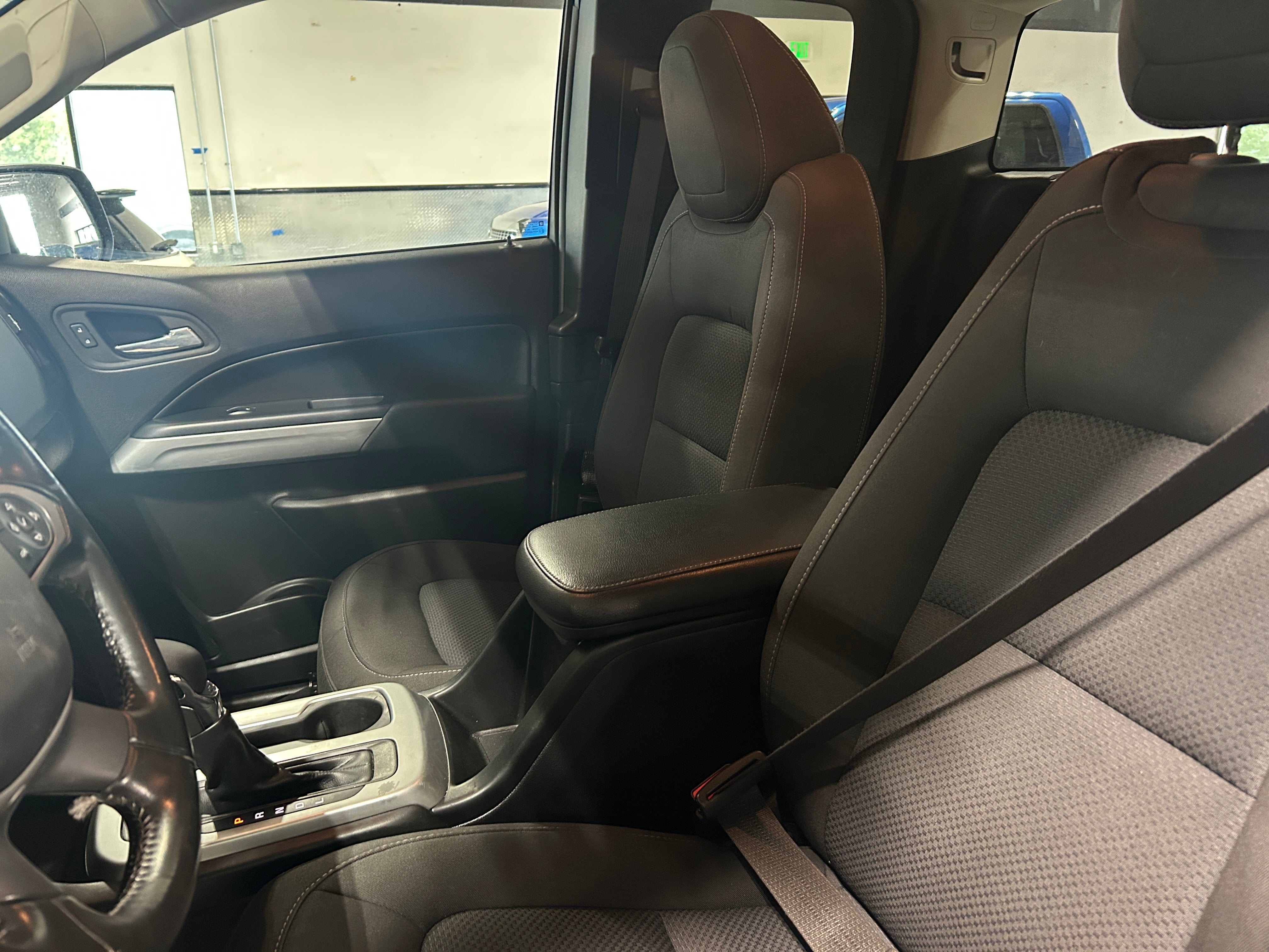 2022 Chevrolet Colorado LT 2