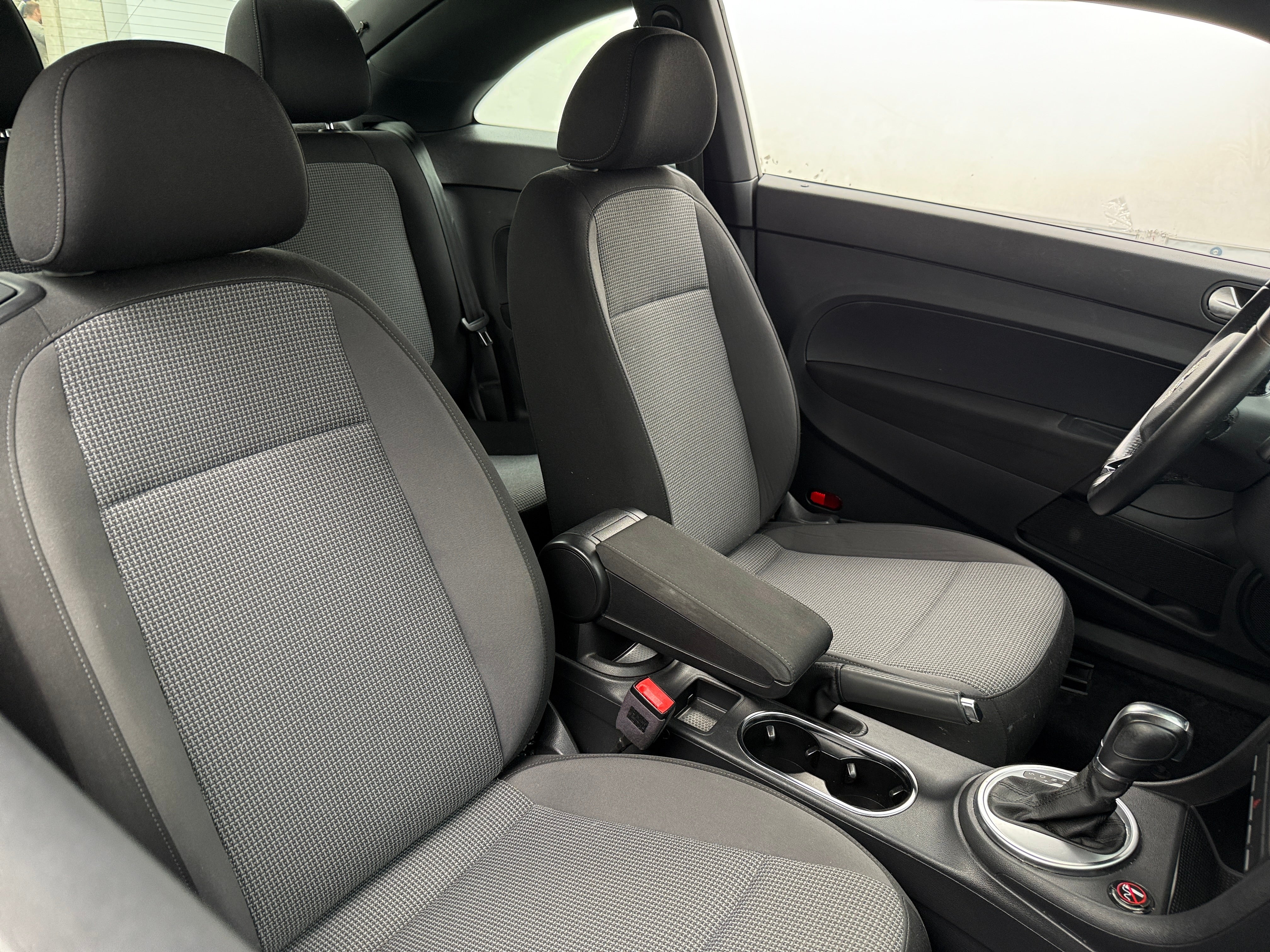 2019 Volkswagen Beetle S 2